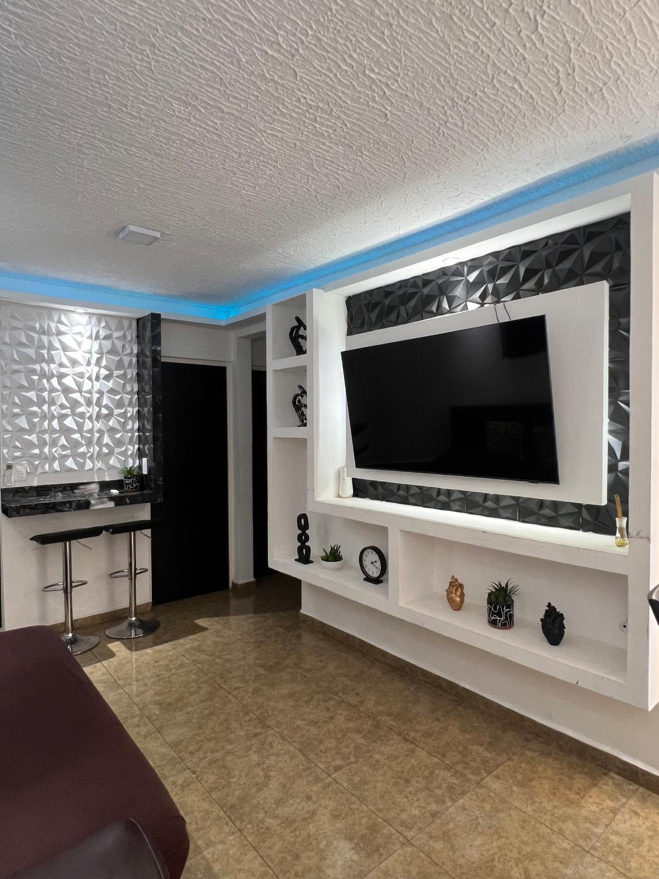 One-Bedroom Apartment photo 1