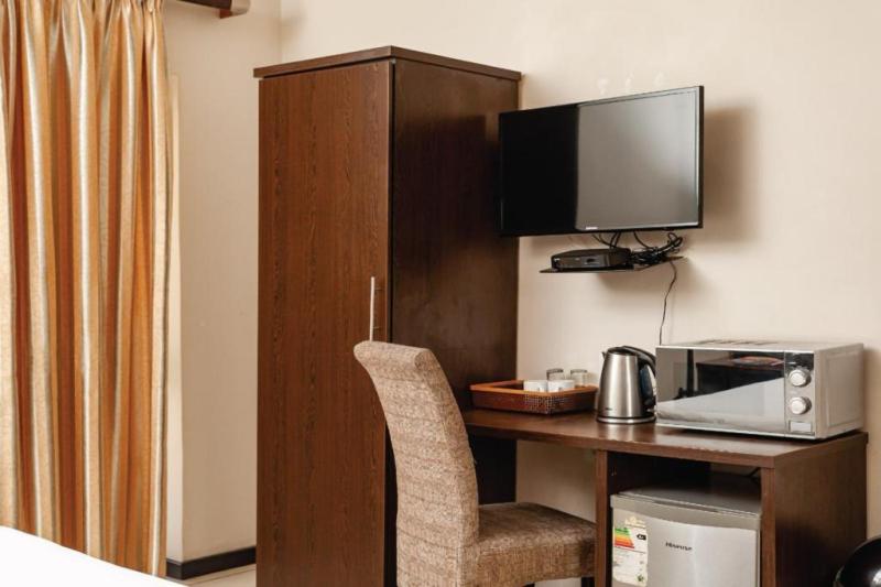 Deluxe Queen Room