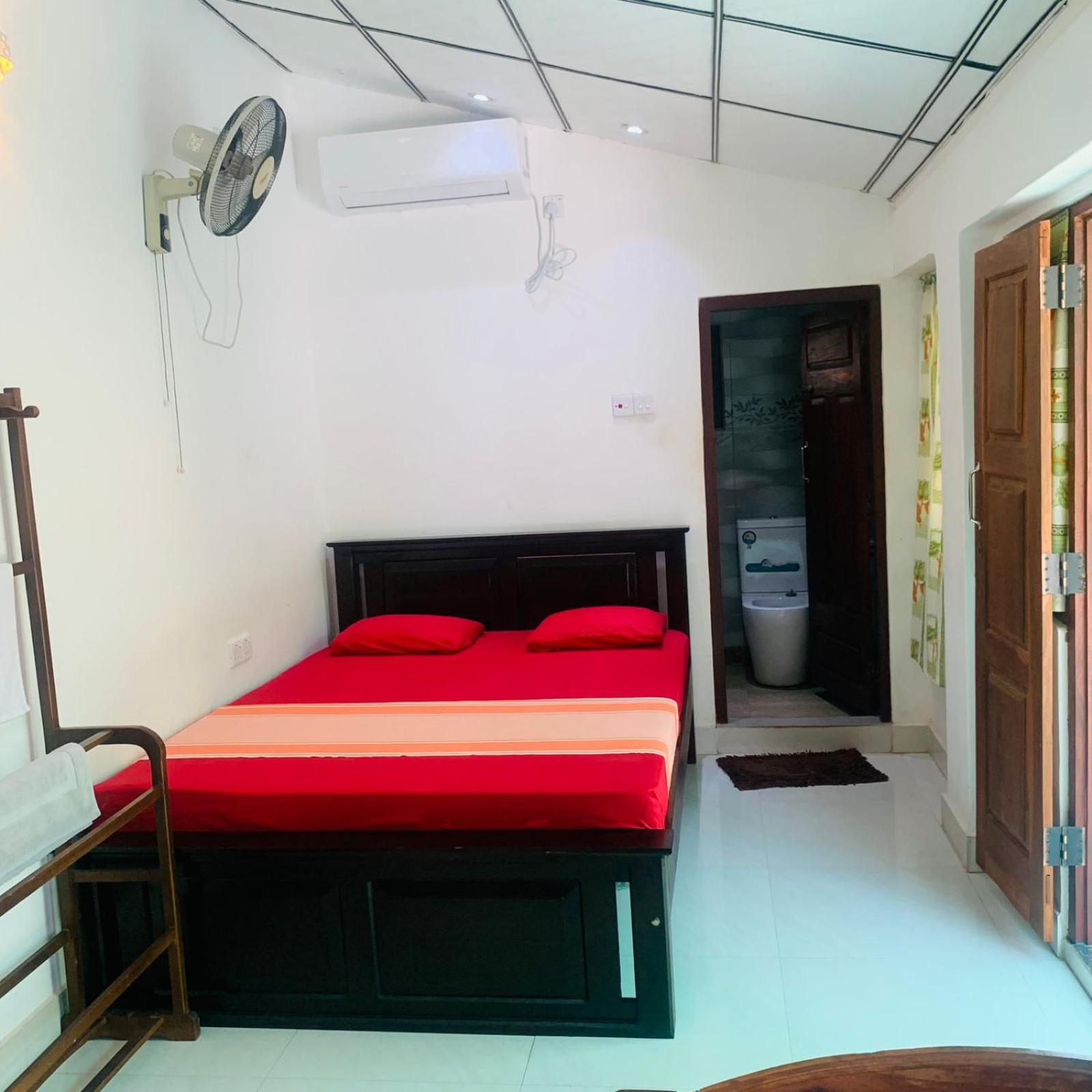 Single Room with Bathroom photo 3