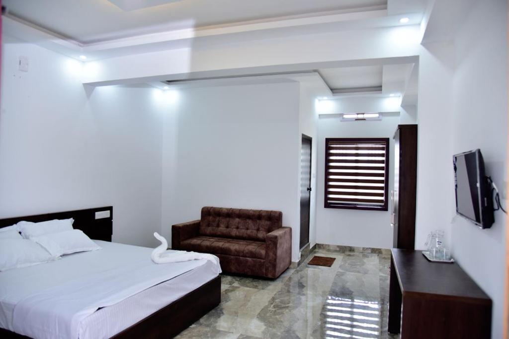 Deluxe Double Room (2 Adults + 1 Child)