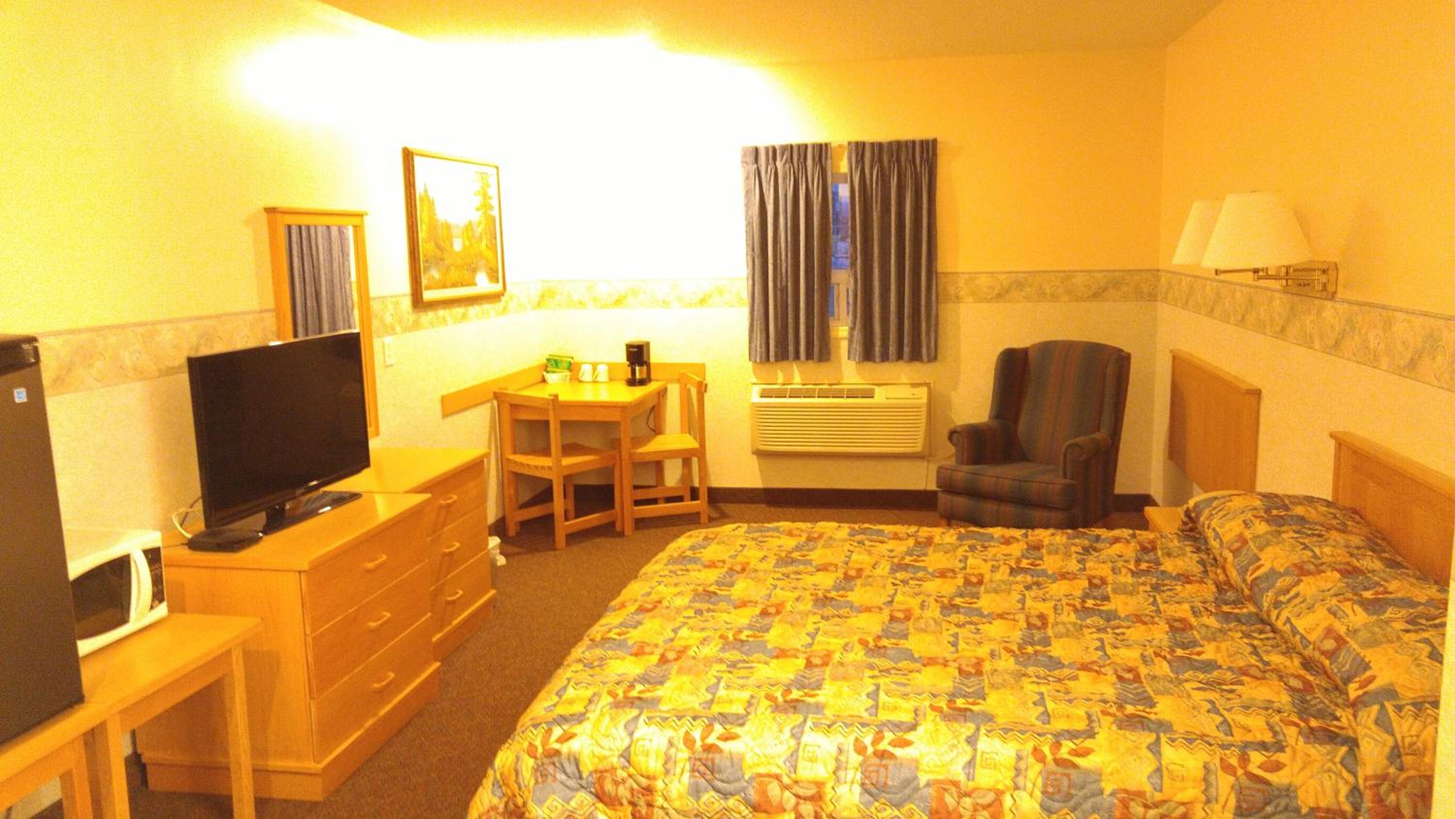 Queen Room - Non-Smoking photo 3