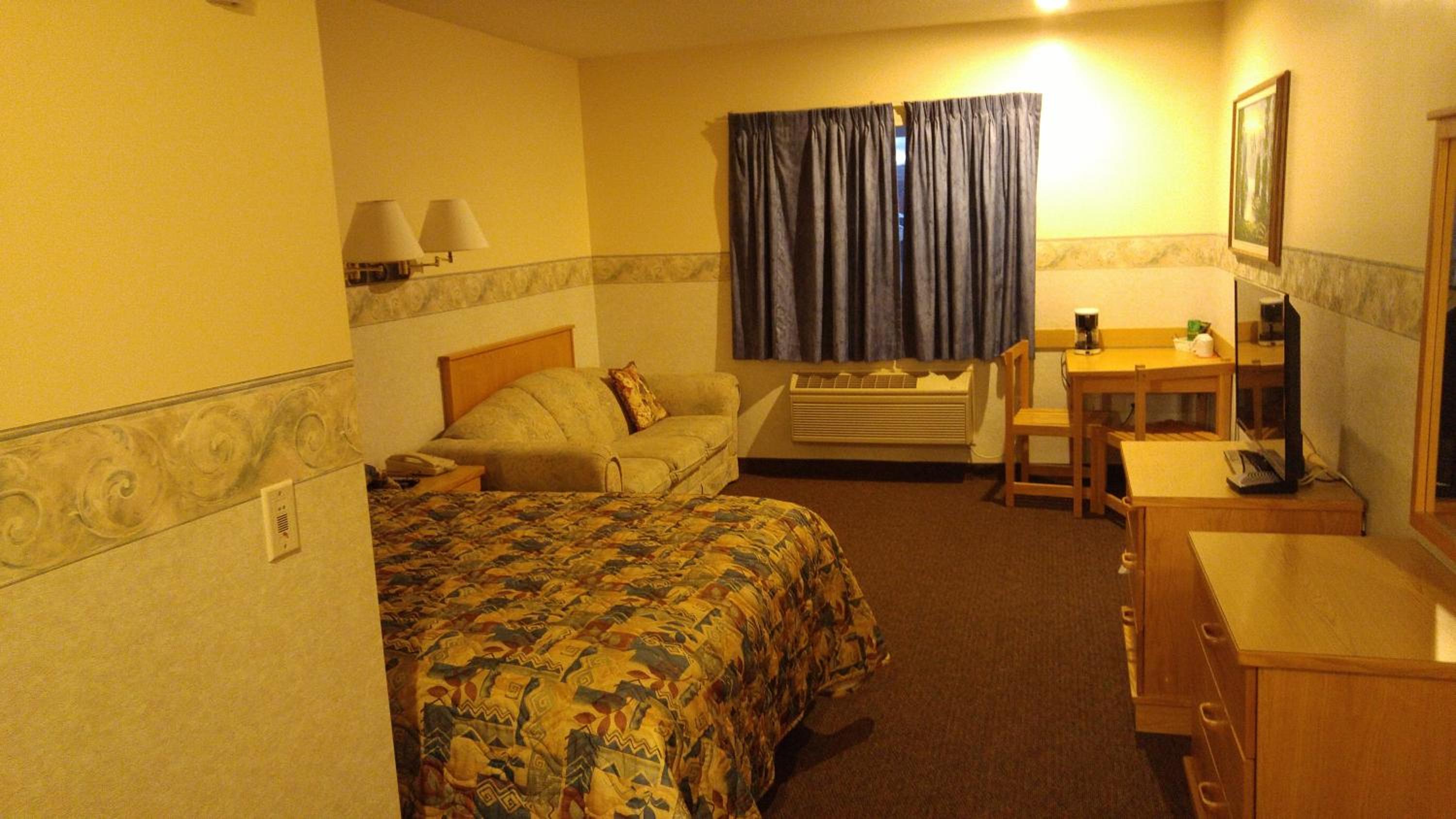 Queen Room - Non-Smoking photo 1