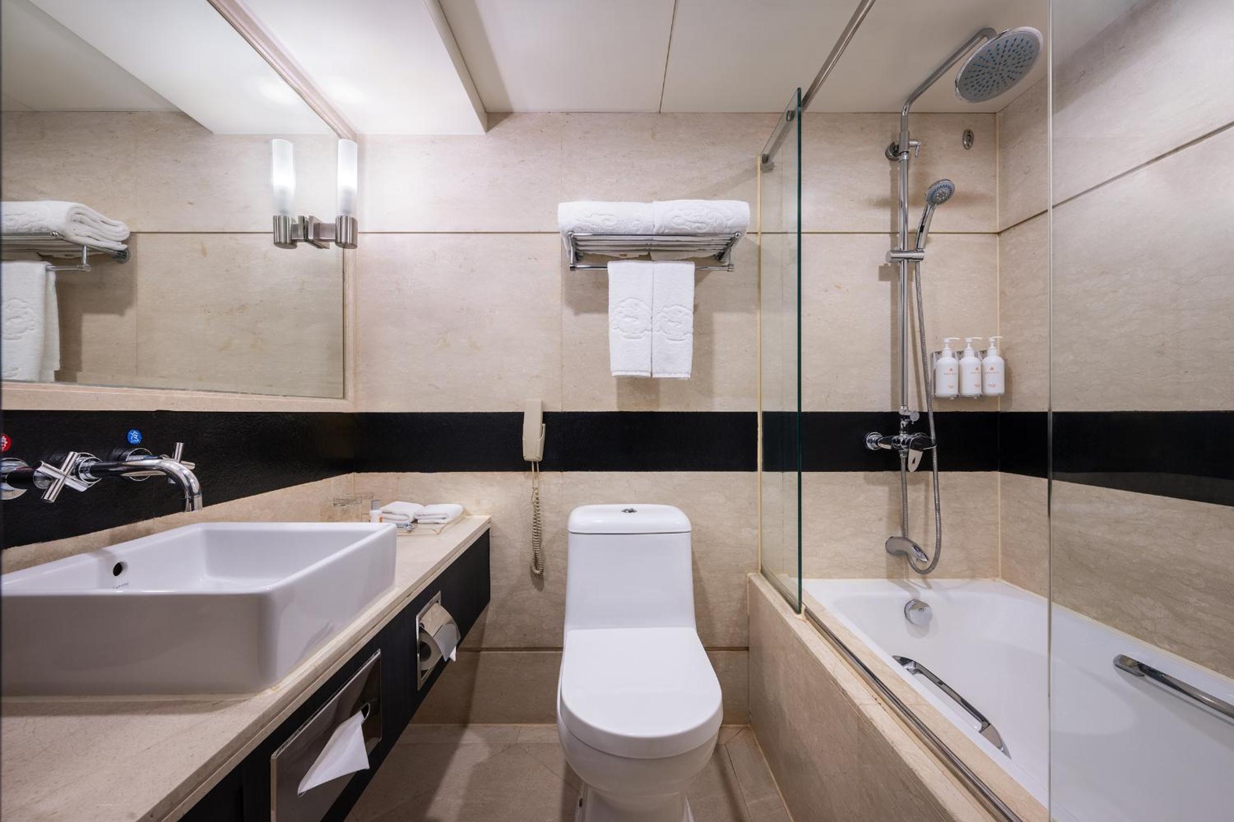Deluxe Suite - Free Soft Drink - Photo 2