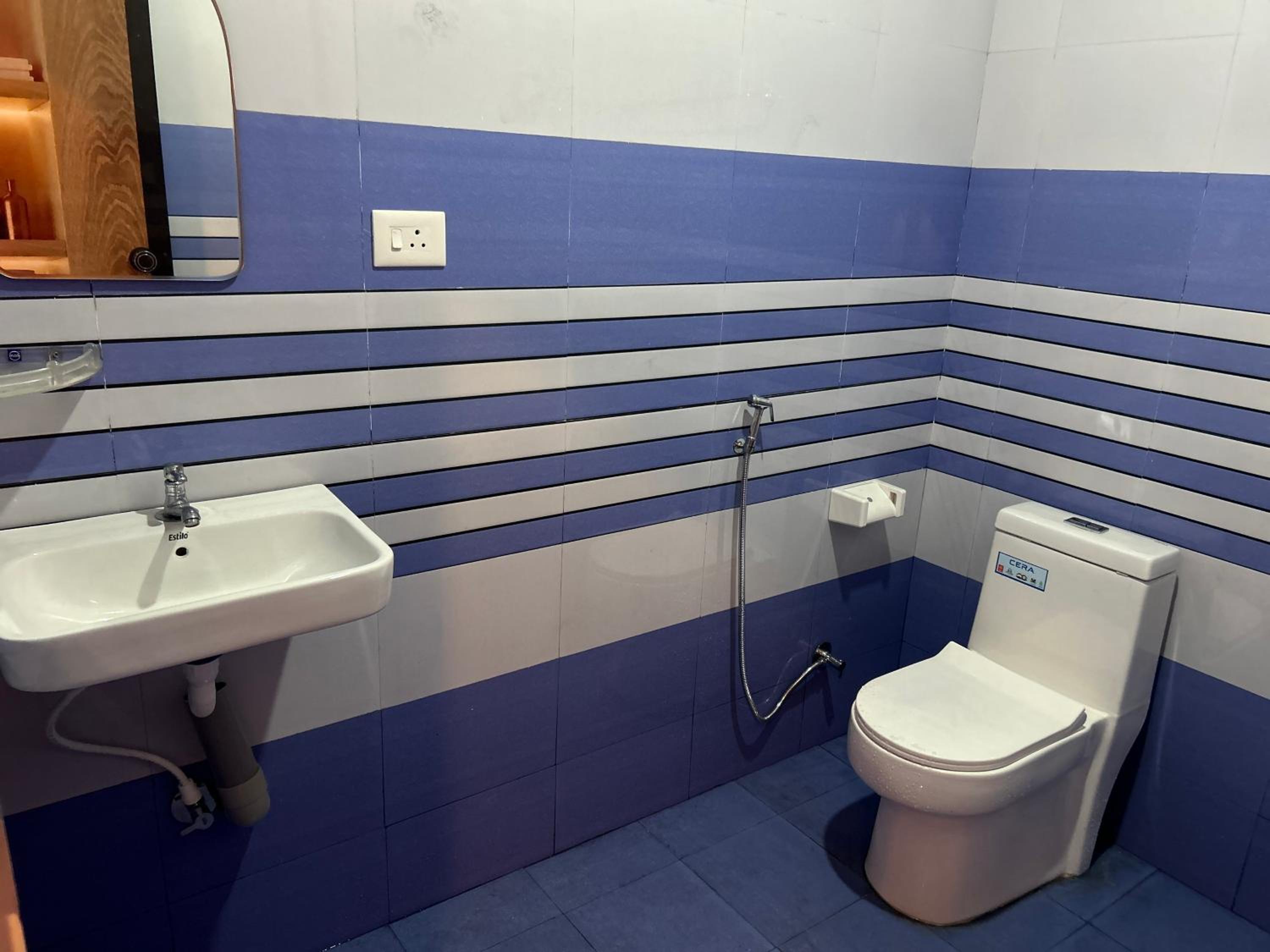 Double or Twin Room - Photo 4