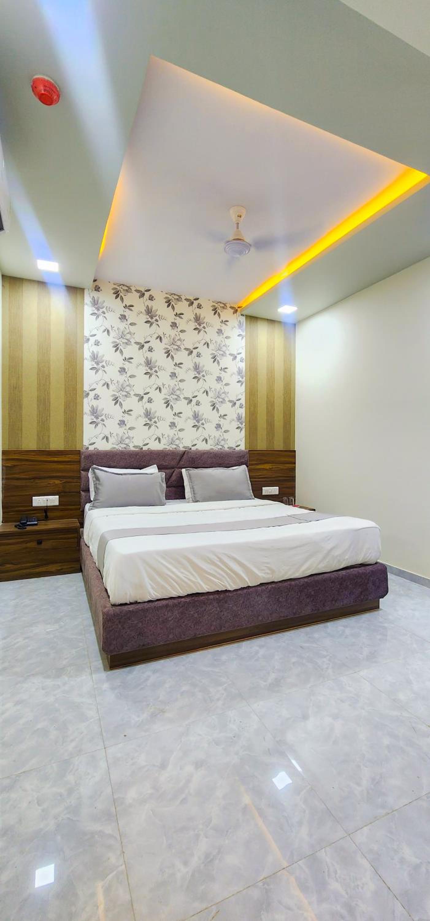 Deluxe King Suite