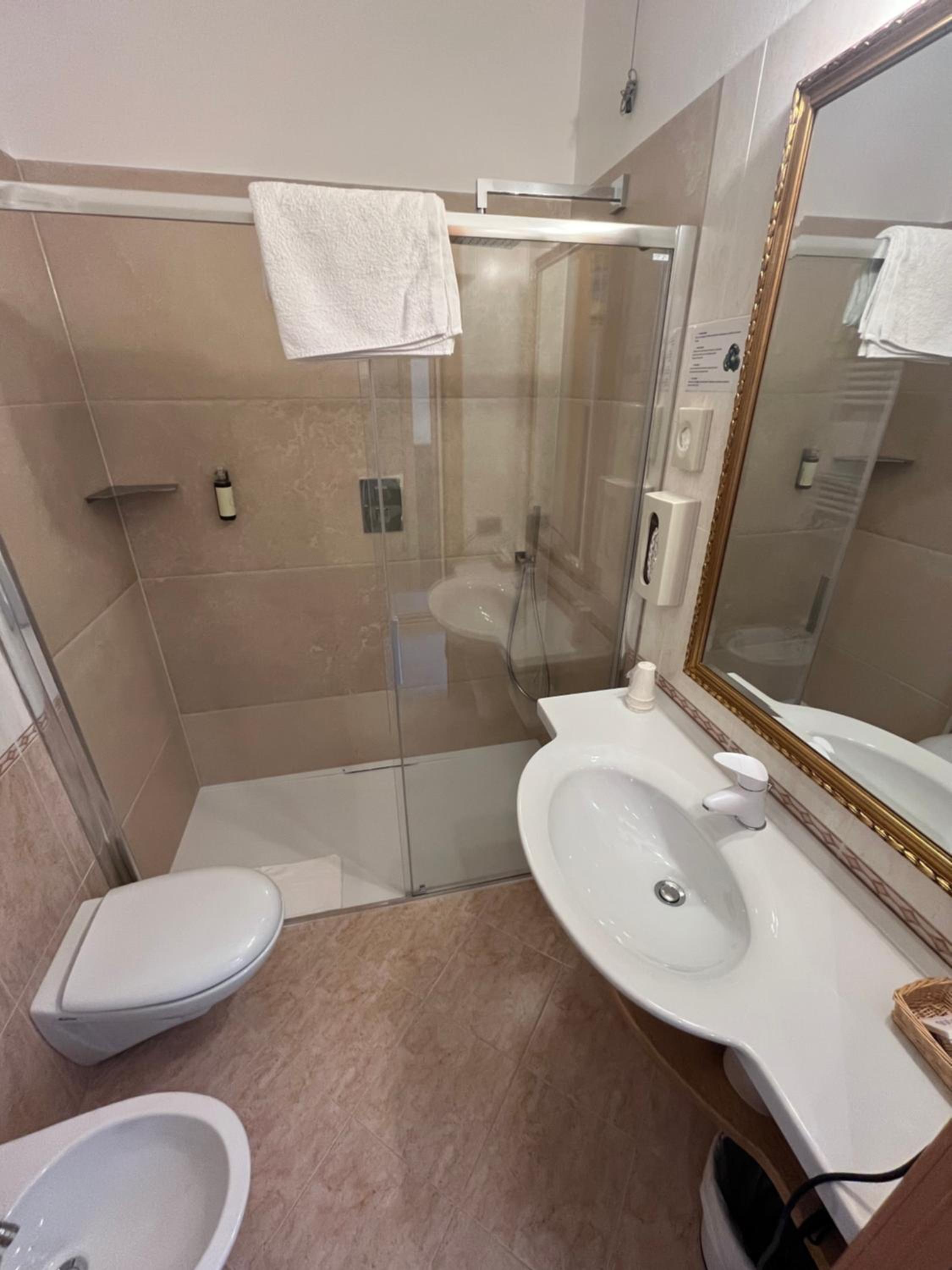 Superior Double Room with Balcony and Lake View - Photo 3