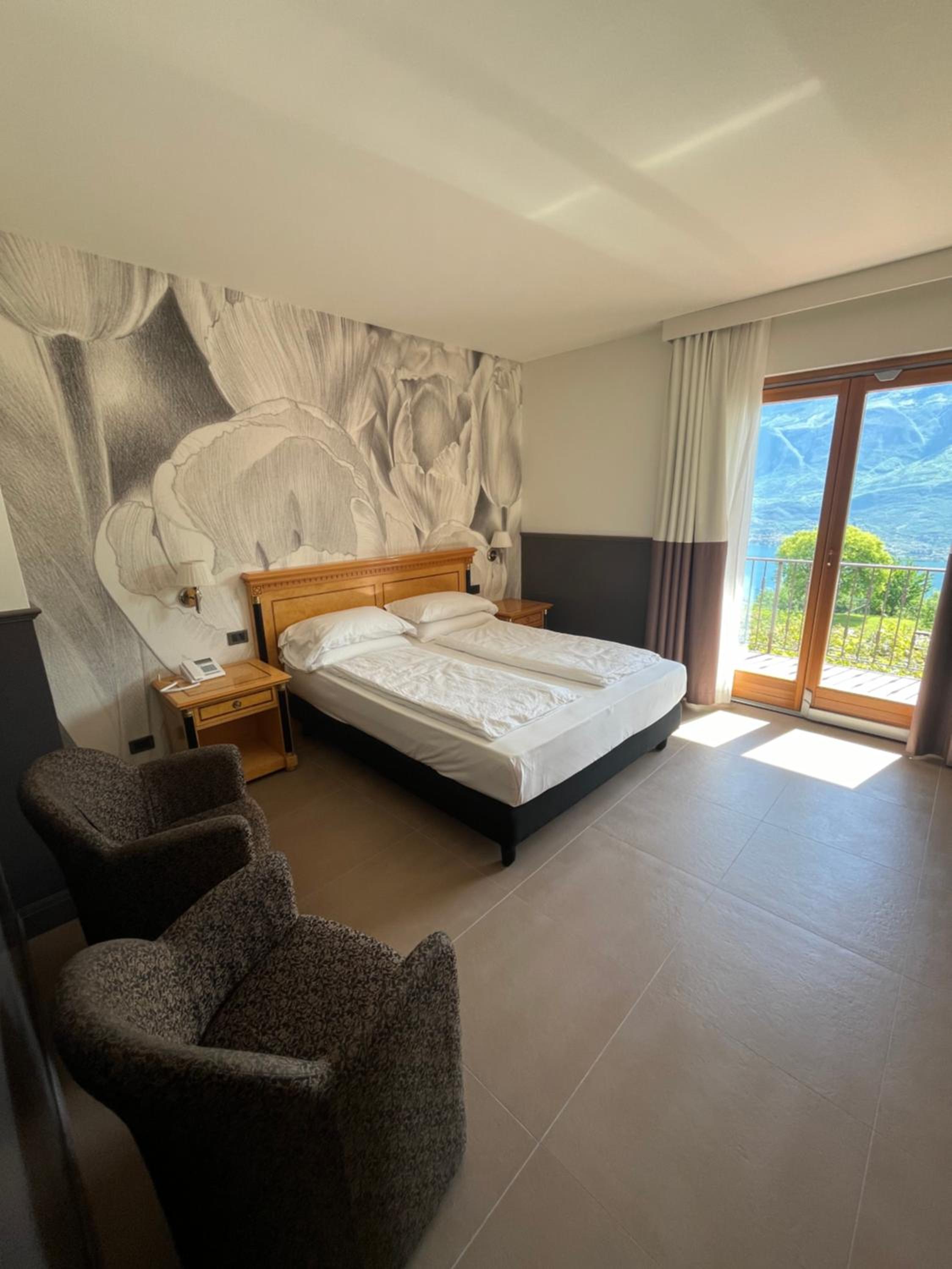 Superior Double Room with Balcony and Lake View - Photo 4