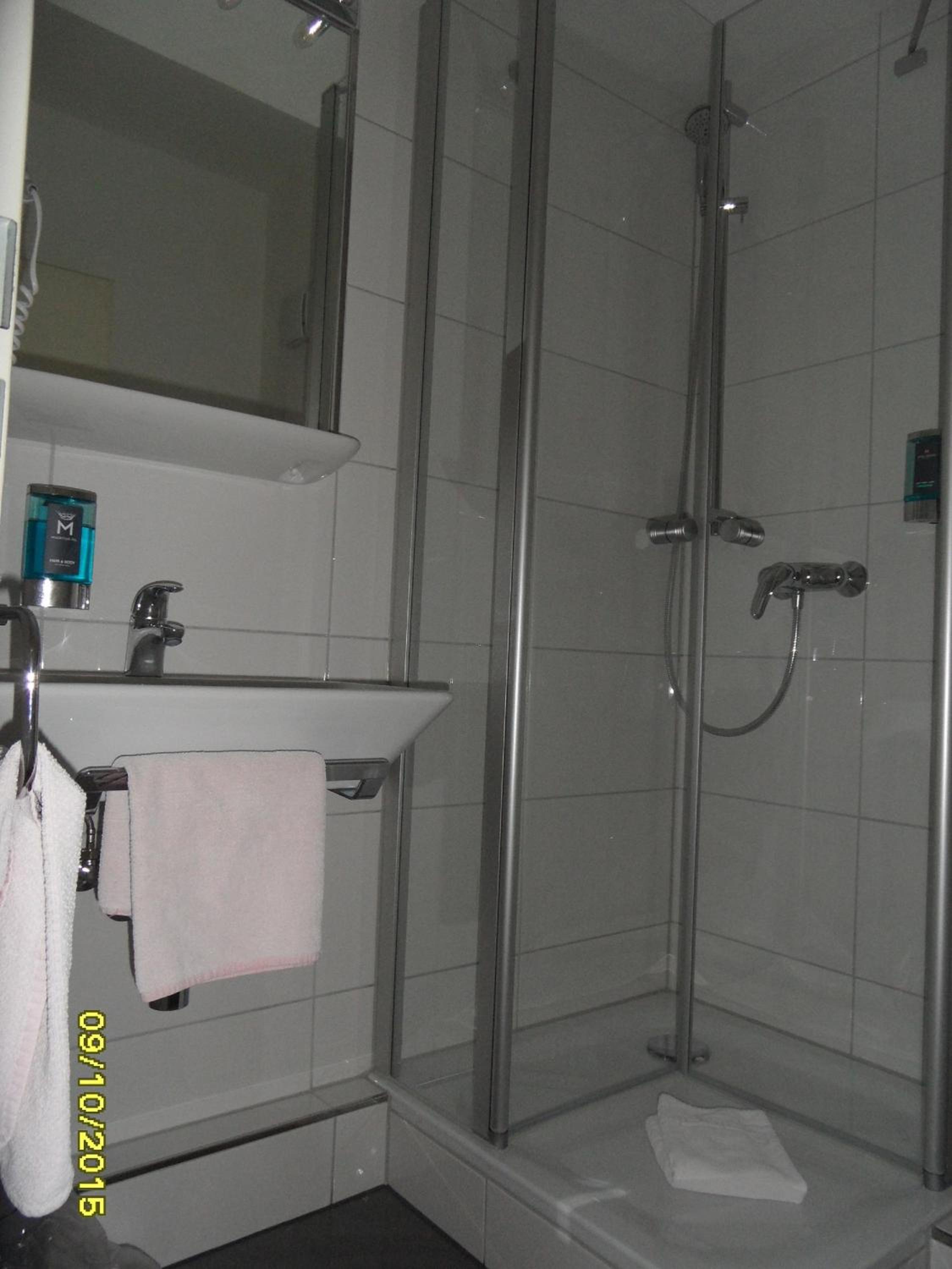Double Room - Photo 18