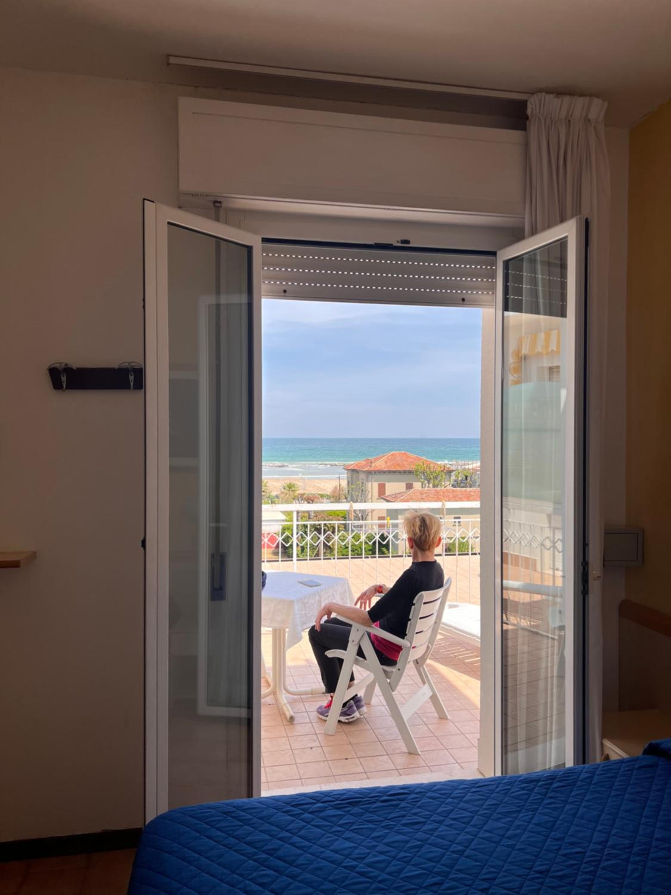 Double Room with Balcony - Photo 4