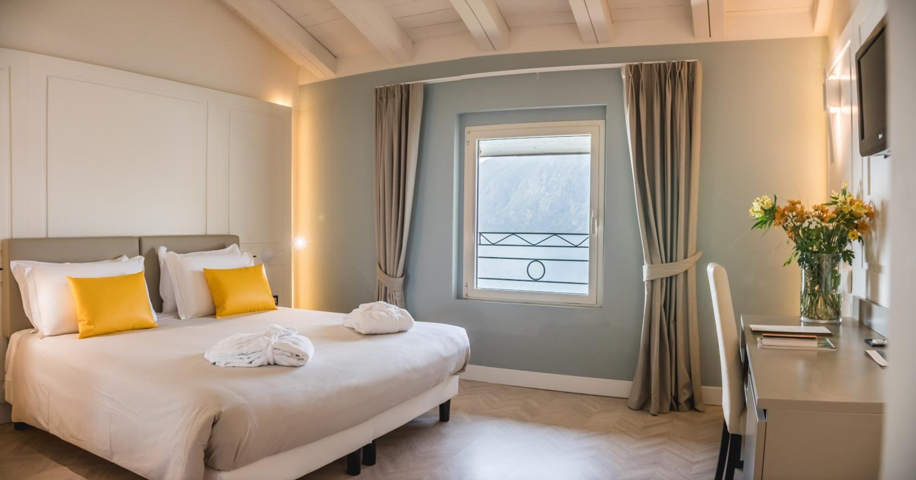 Deluxe Double or Twin Room with Lake View photo 1