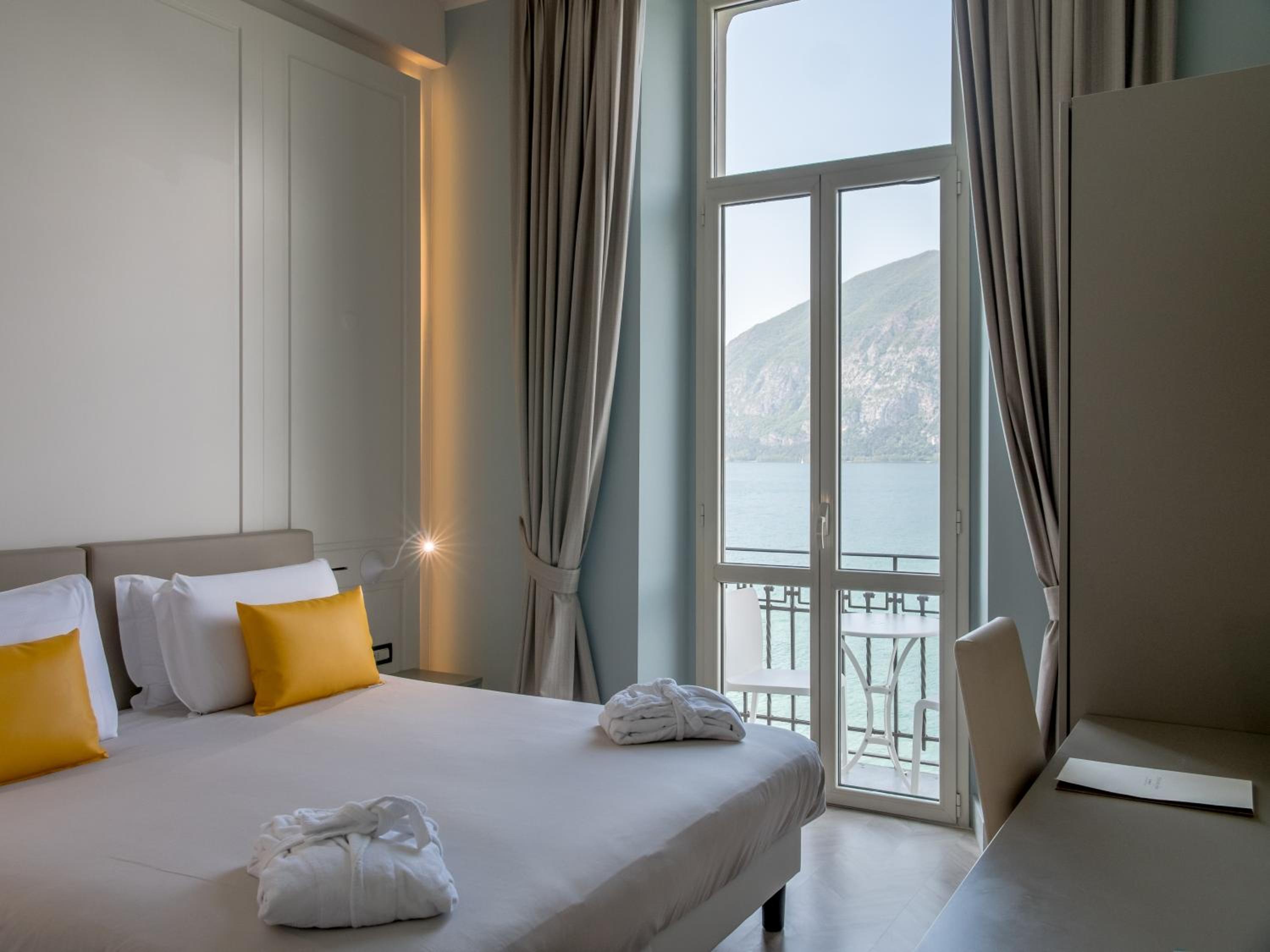 Superior Double or Twin Room with Balcony and Lake View photo 1