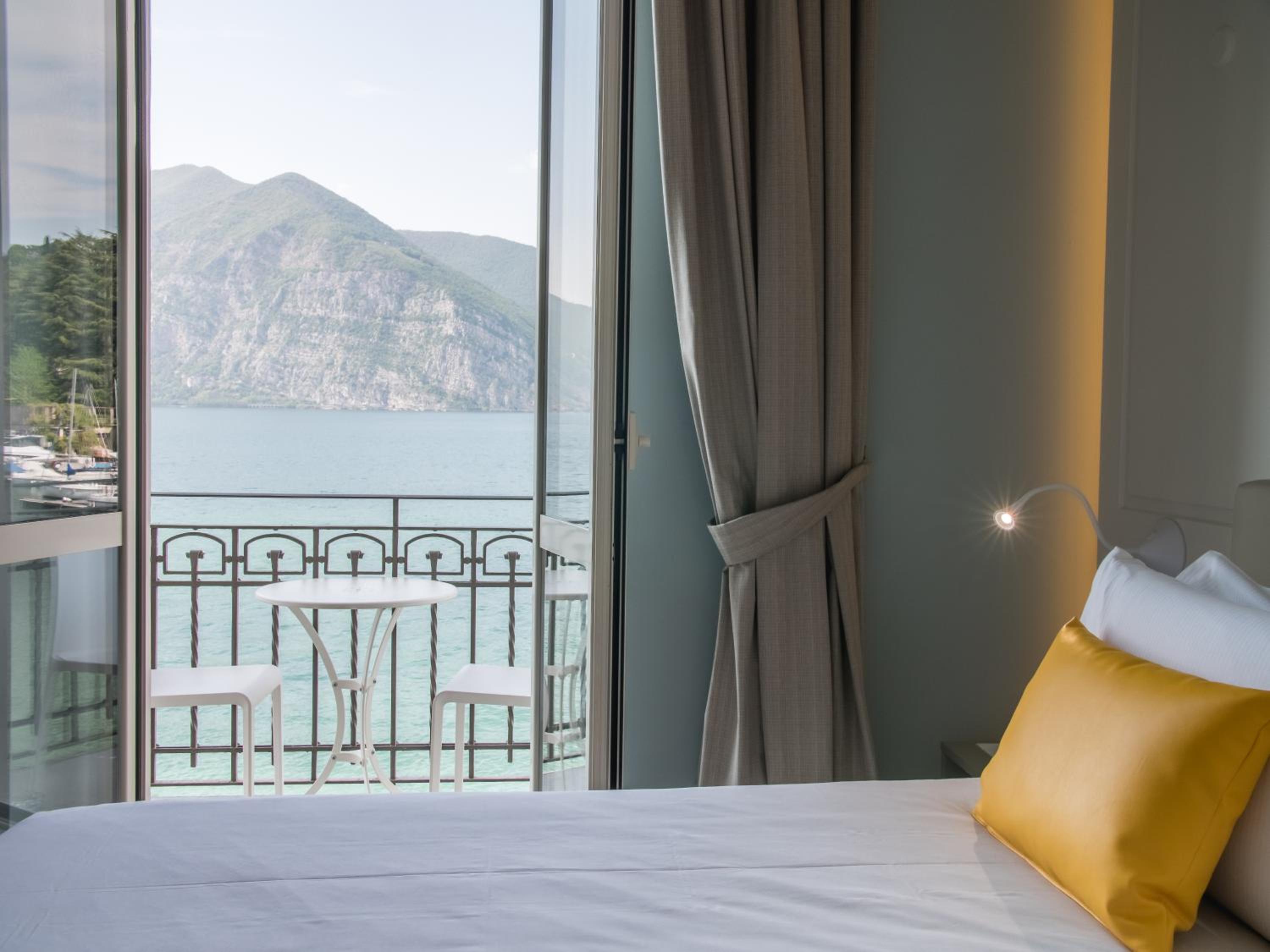 Superior Double or Twin Room with Balcony and Lake View photo 3
