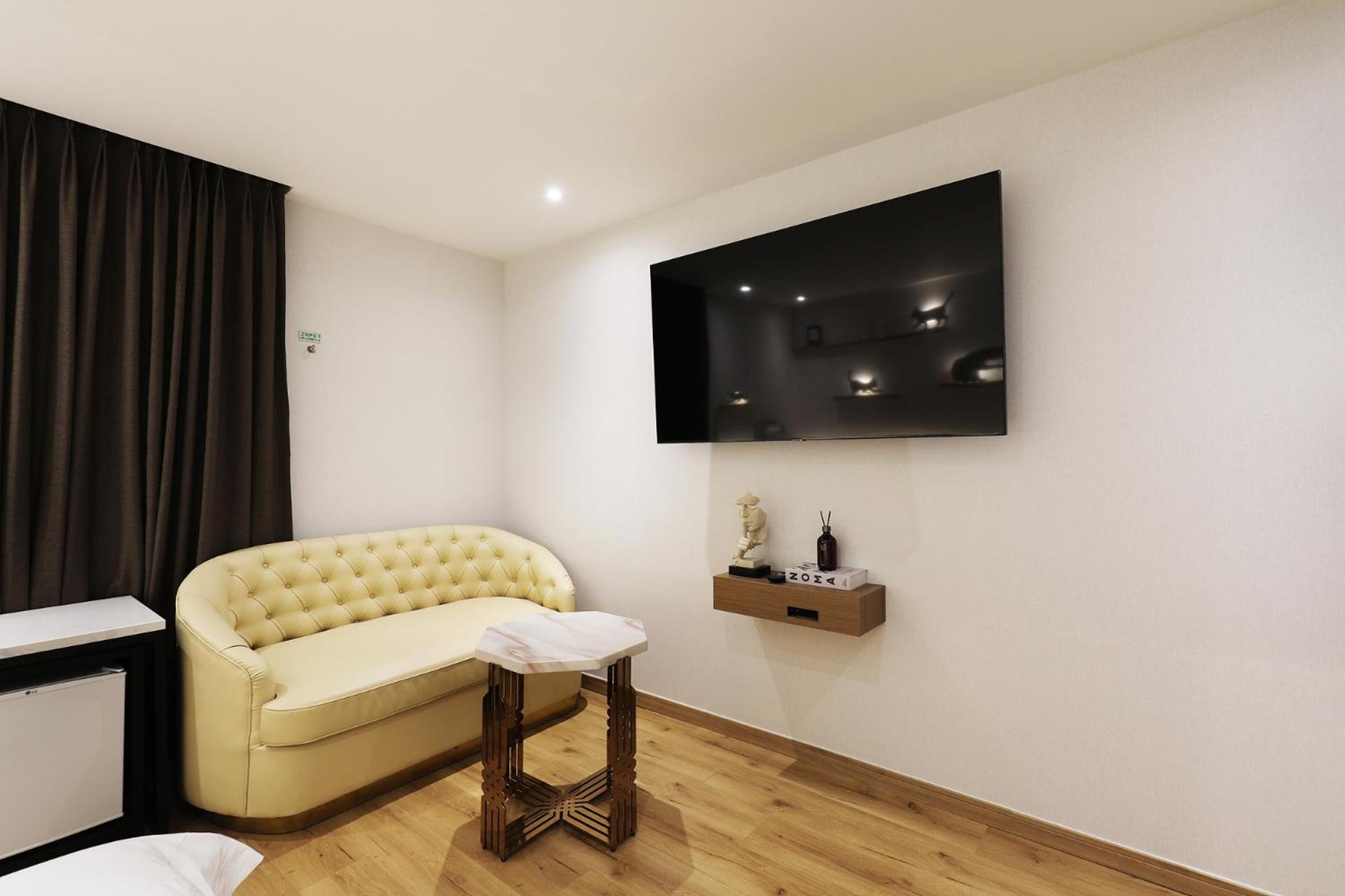 Deluxe Double Room - Photo 14