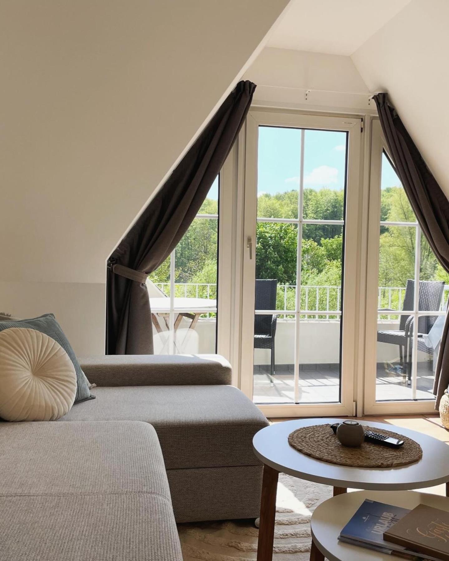 One-Bedroom Apartment with Balcony and Sea View photo 3