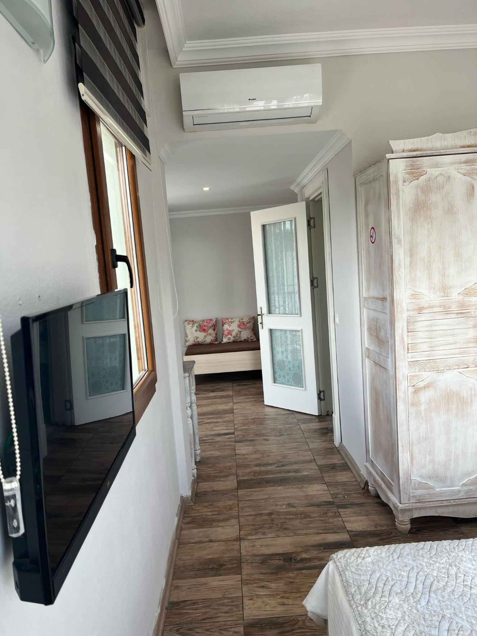 Deluxe Double Room with Balcony and Sea View - Photo 15