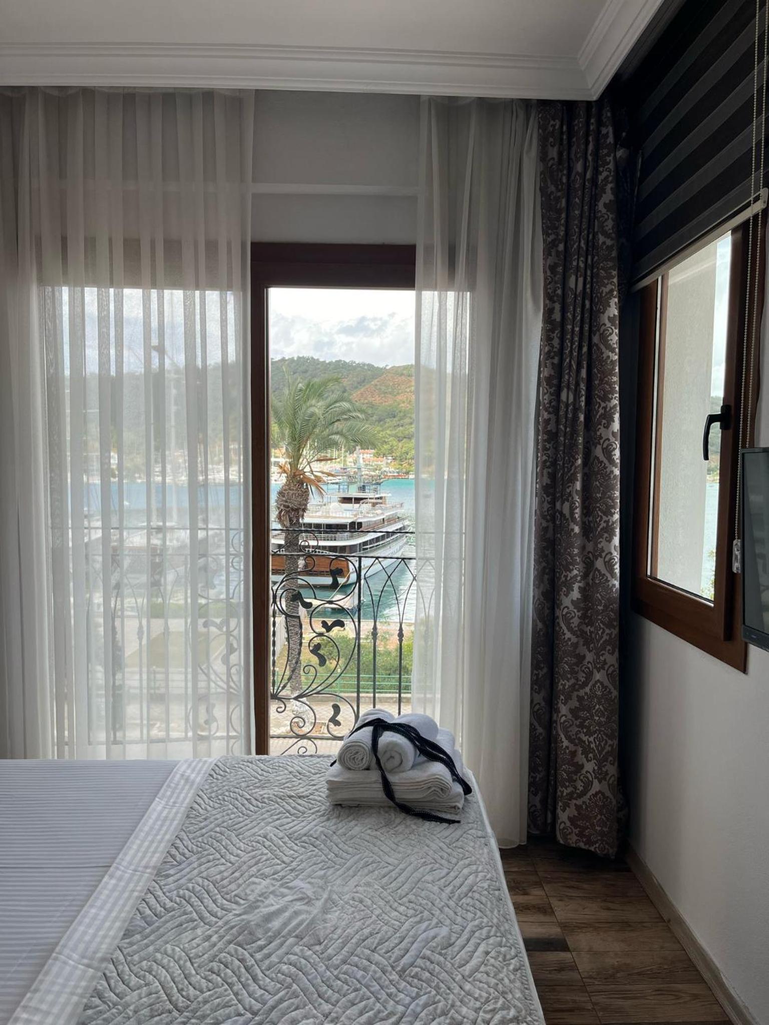 Deluxe Double Room with Balcony and Sea View - Photo 2