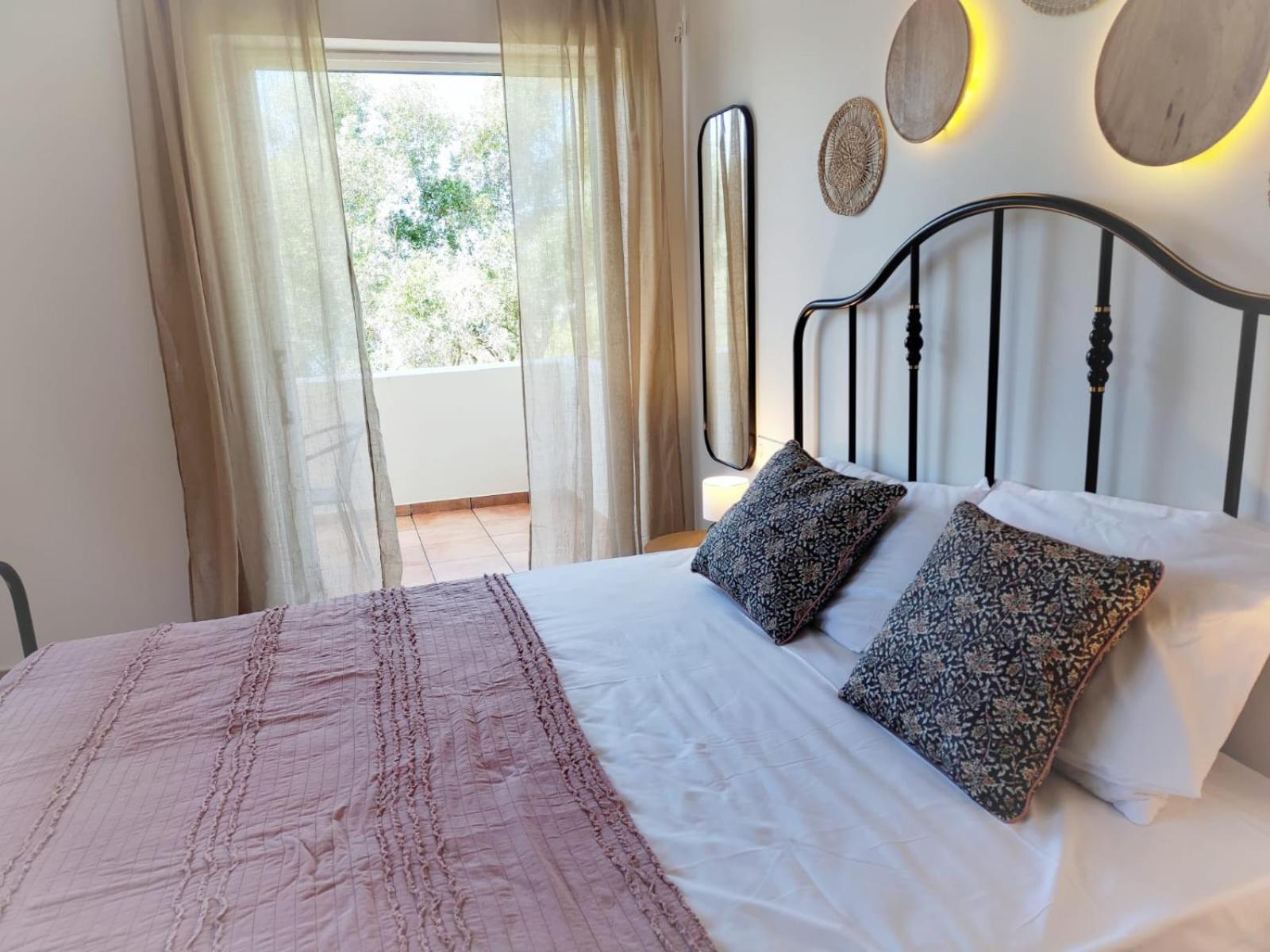 One-Bedroom Apartment with Balcony