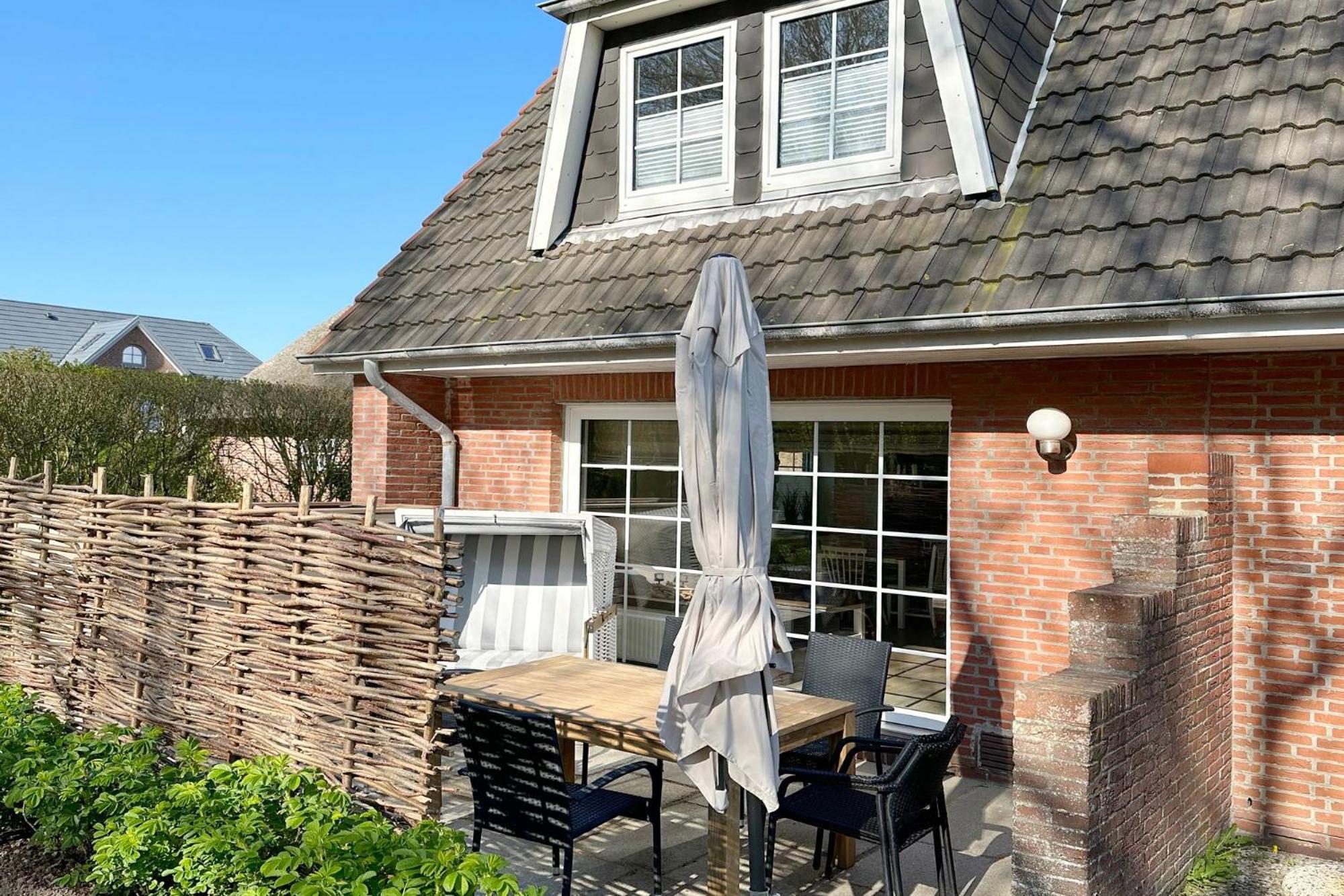 Three-Bedroom House photo 2