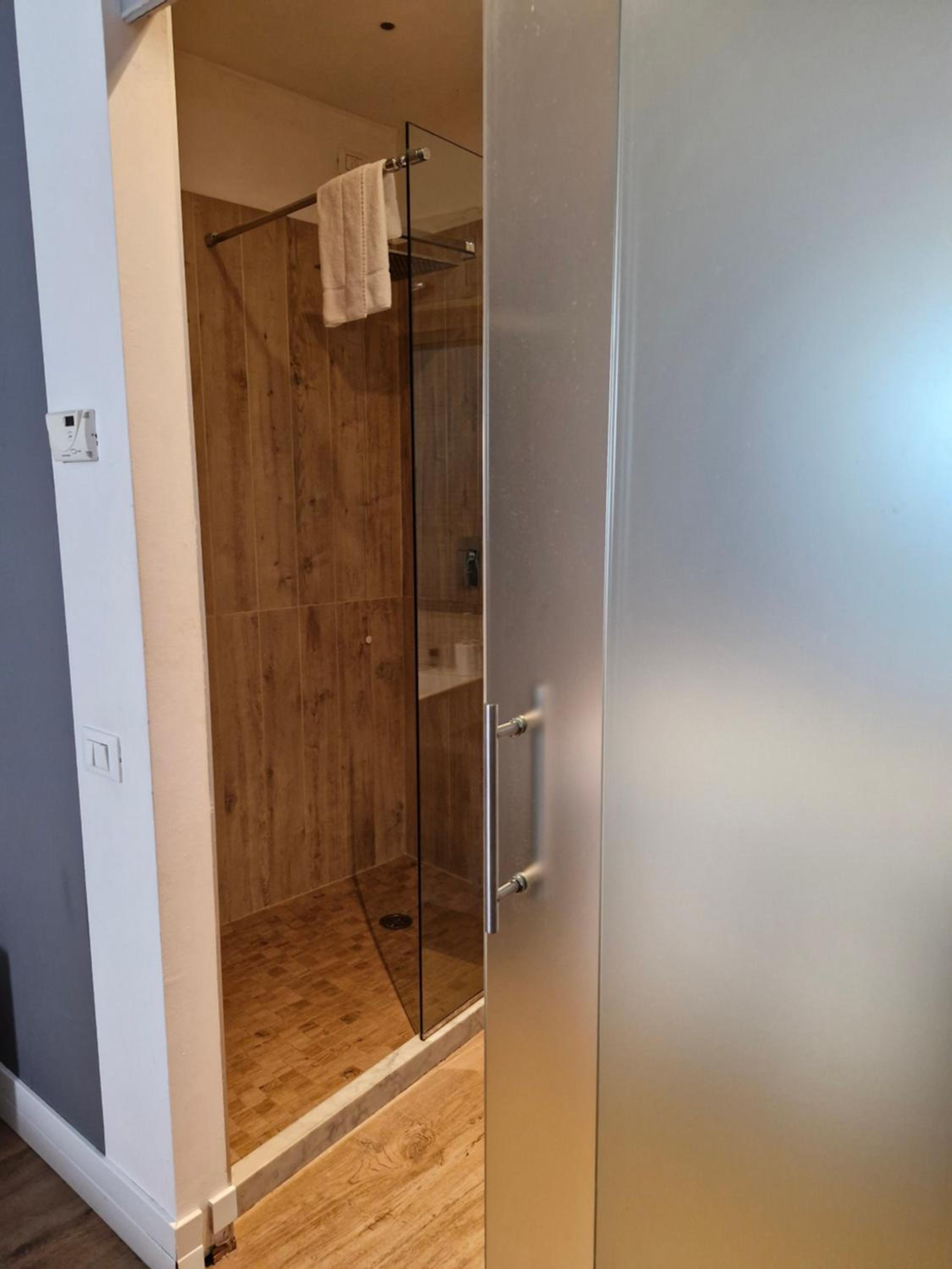 Double Room - Photo 8