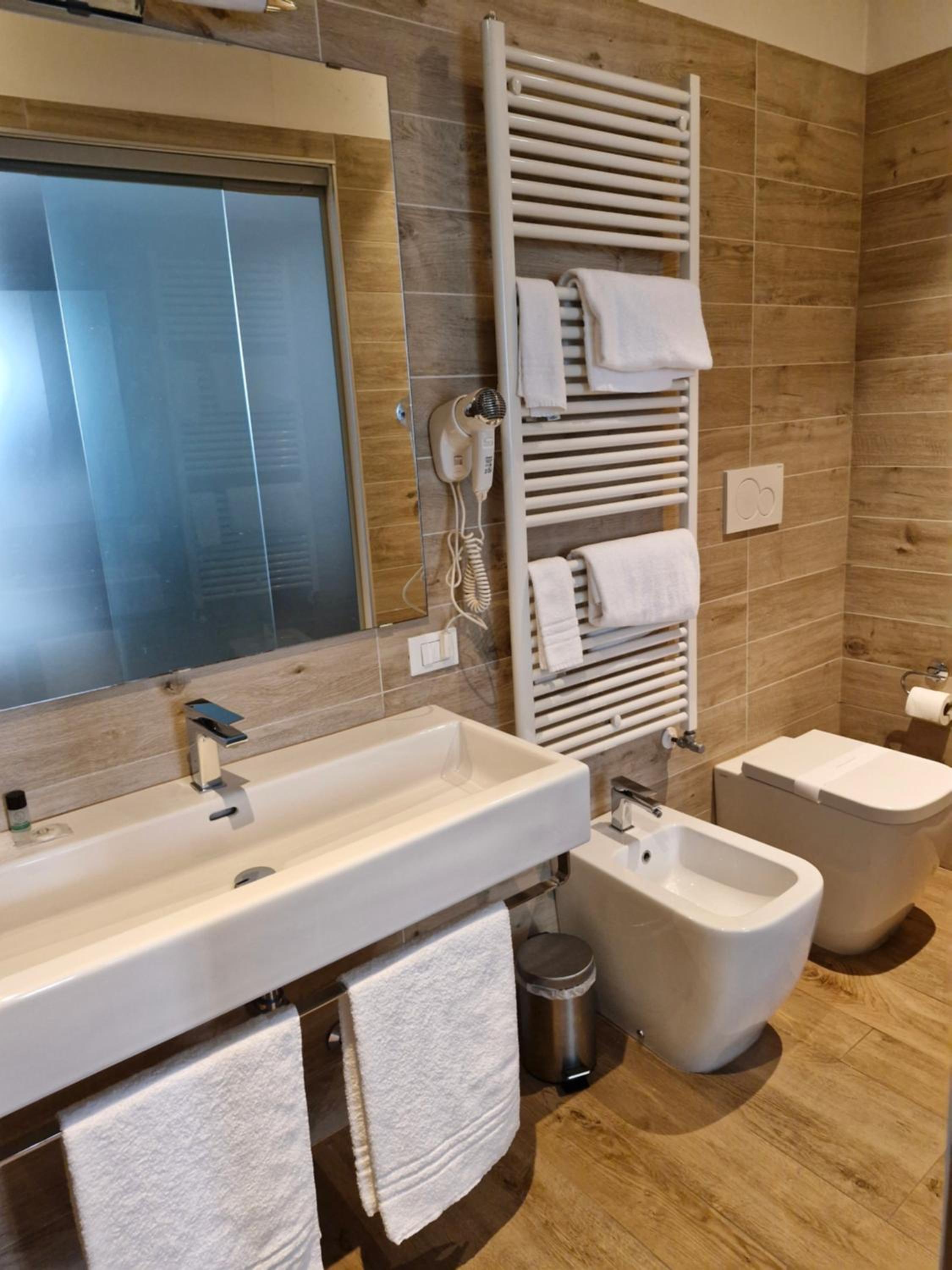 Double Room - Photo 7
