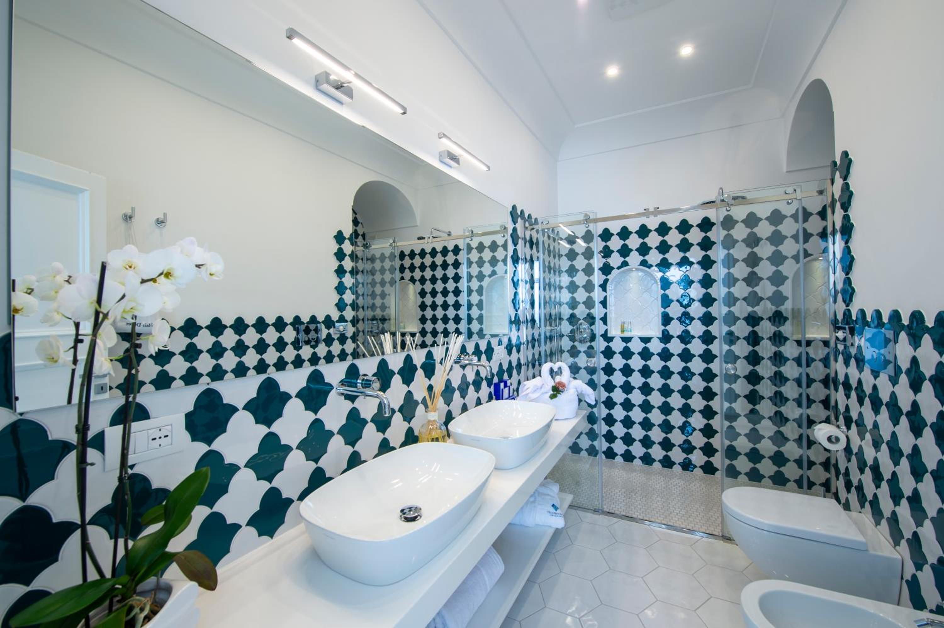 Deluxe Double or Twin Room with Sea View photo 2