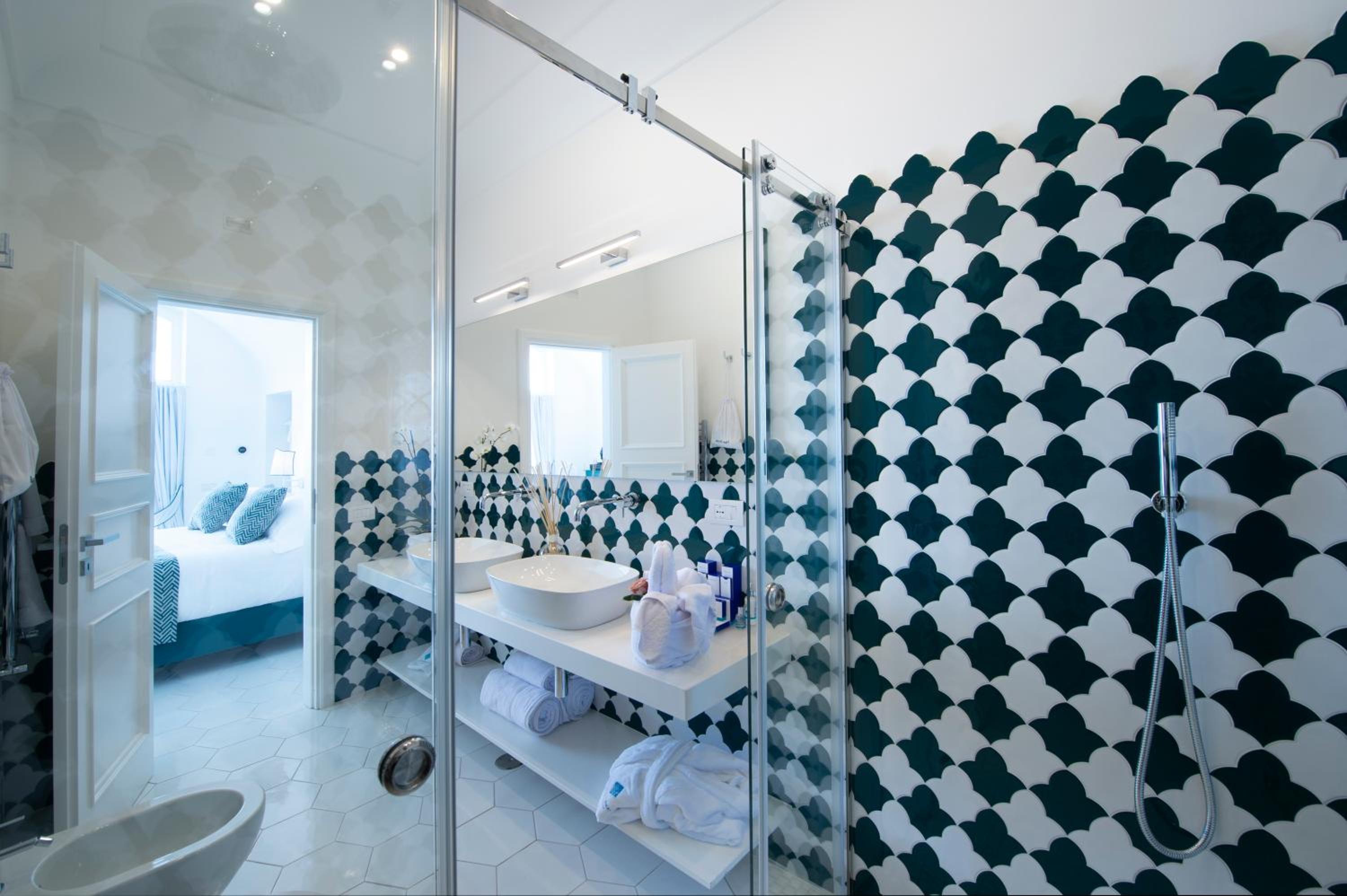 Deluxe Double or Twin Room with Sea View photo 2