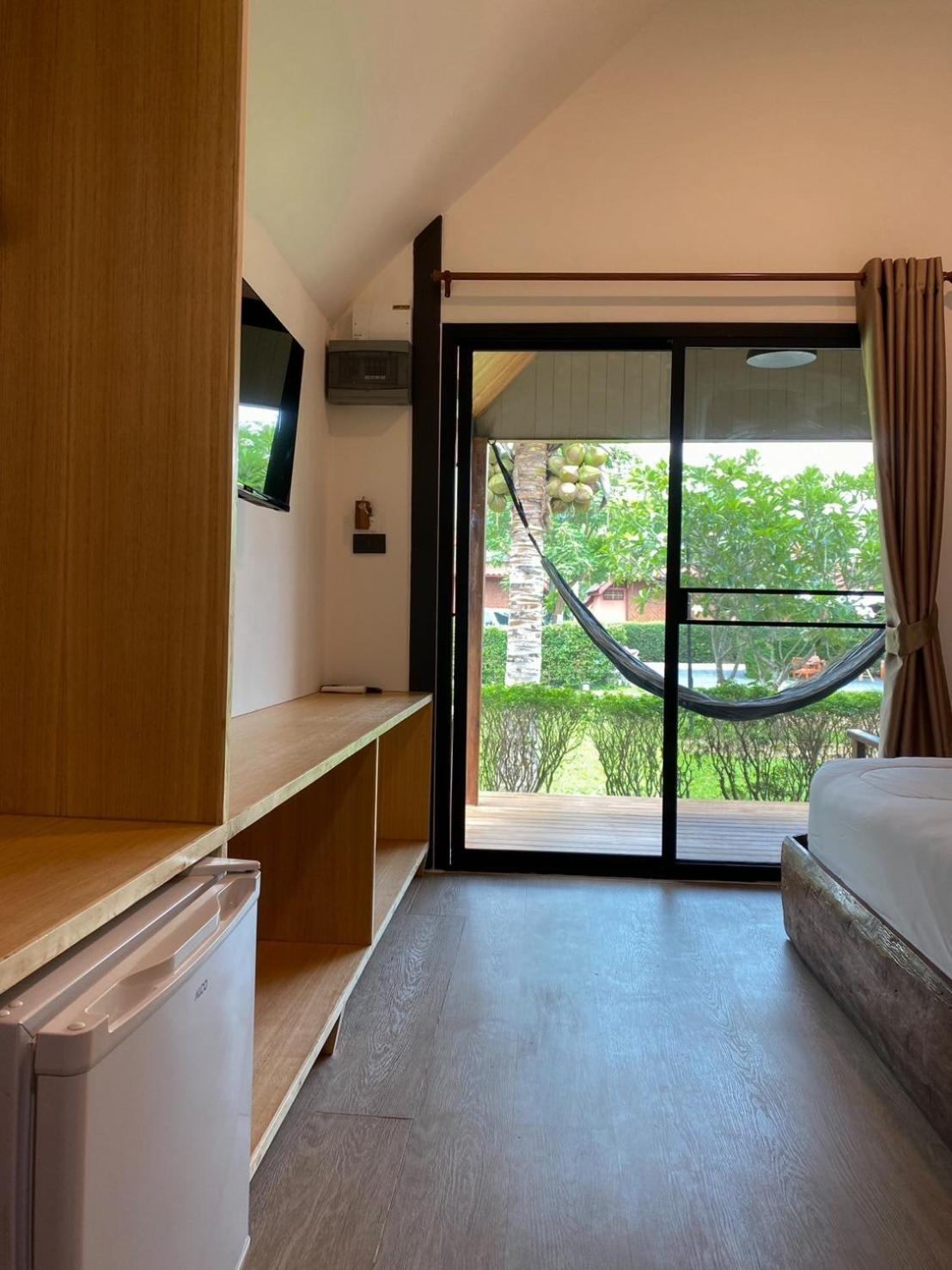 Bungalow with Patio