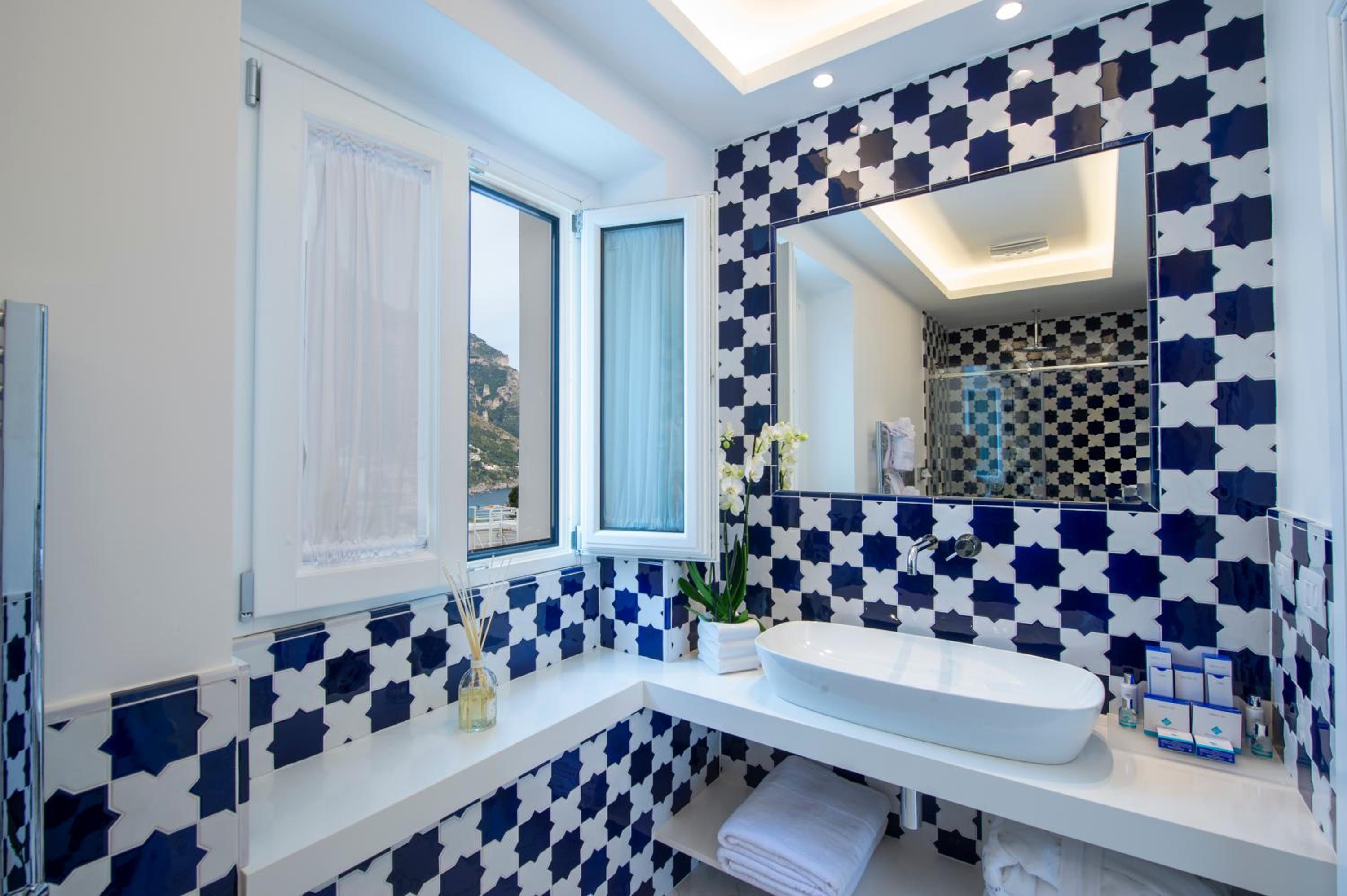 Deluxe Double or Twin Room with Sea View photo 3