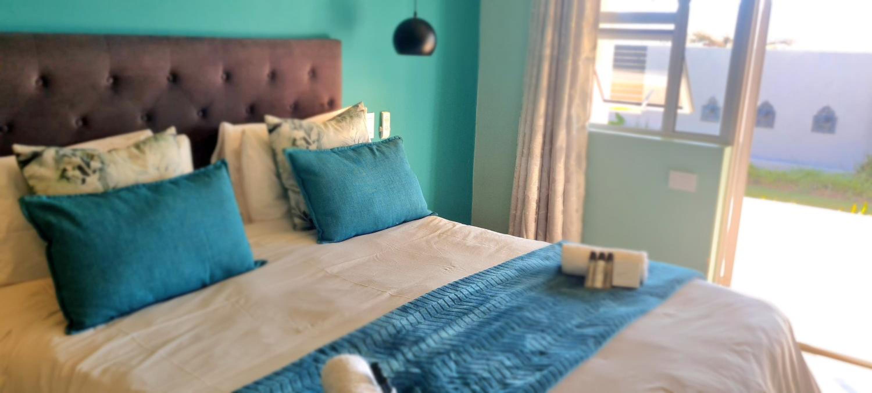 Queen Suite - Photo 16