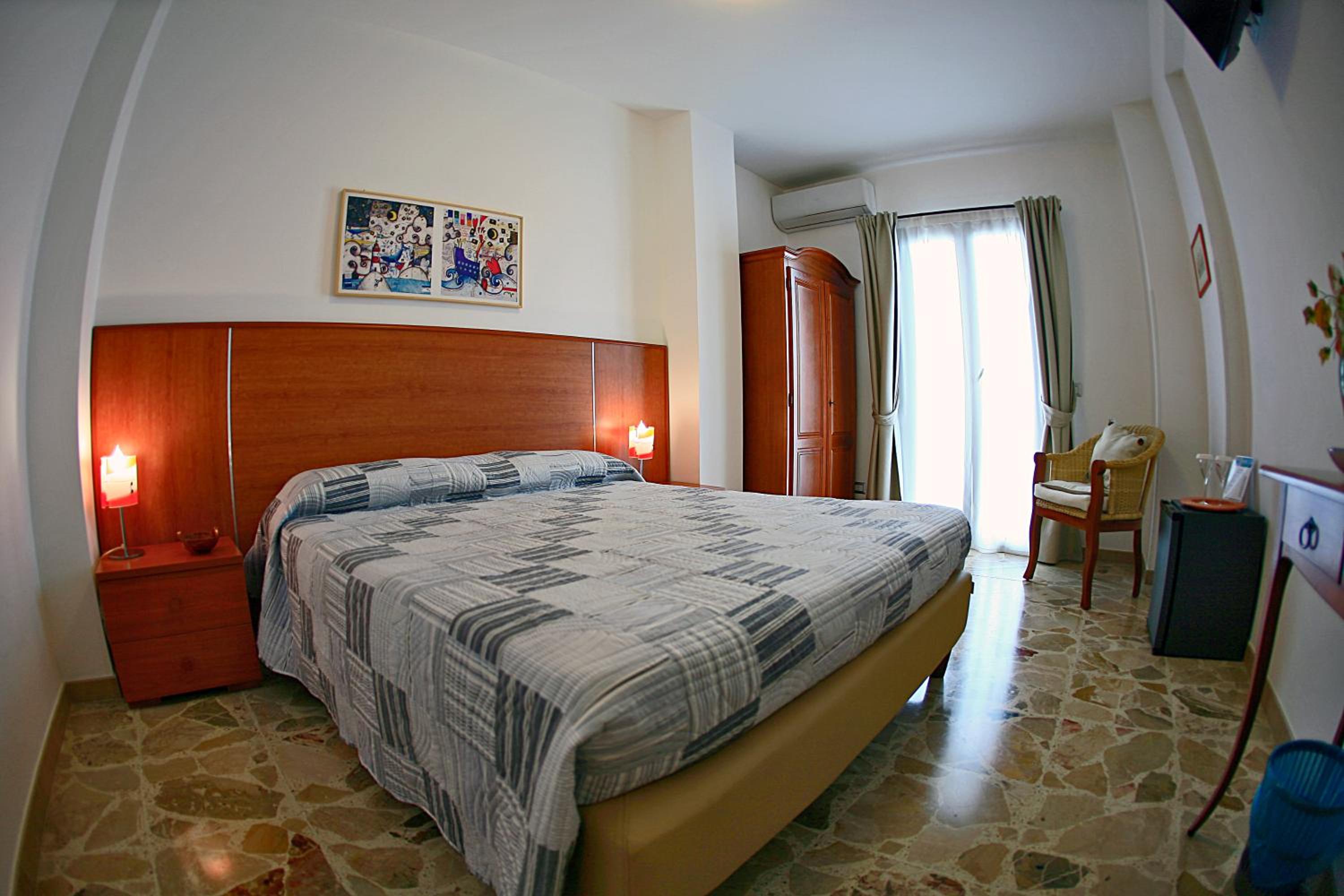 Deluxe Double Room with Balcony and Sea View
