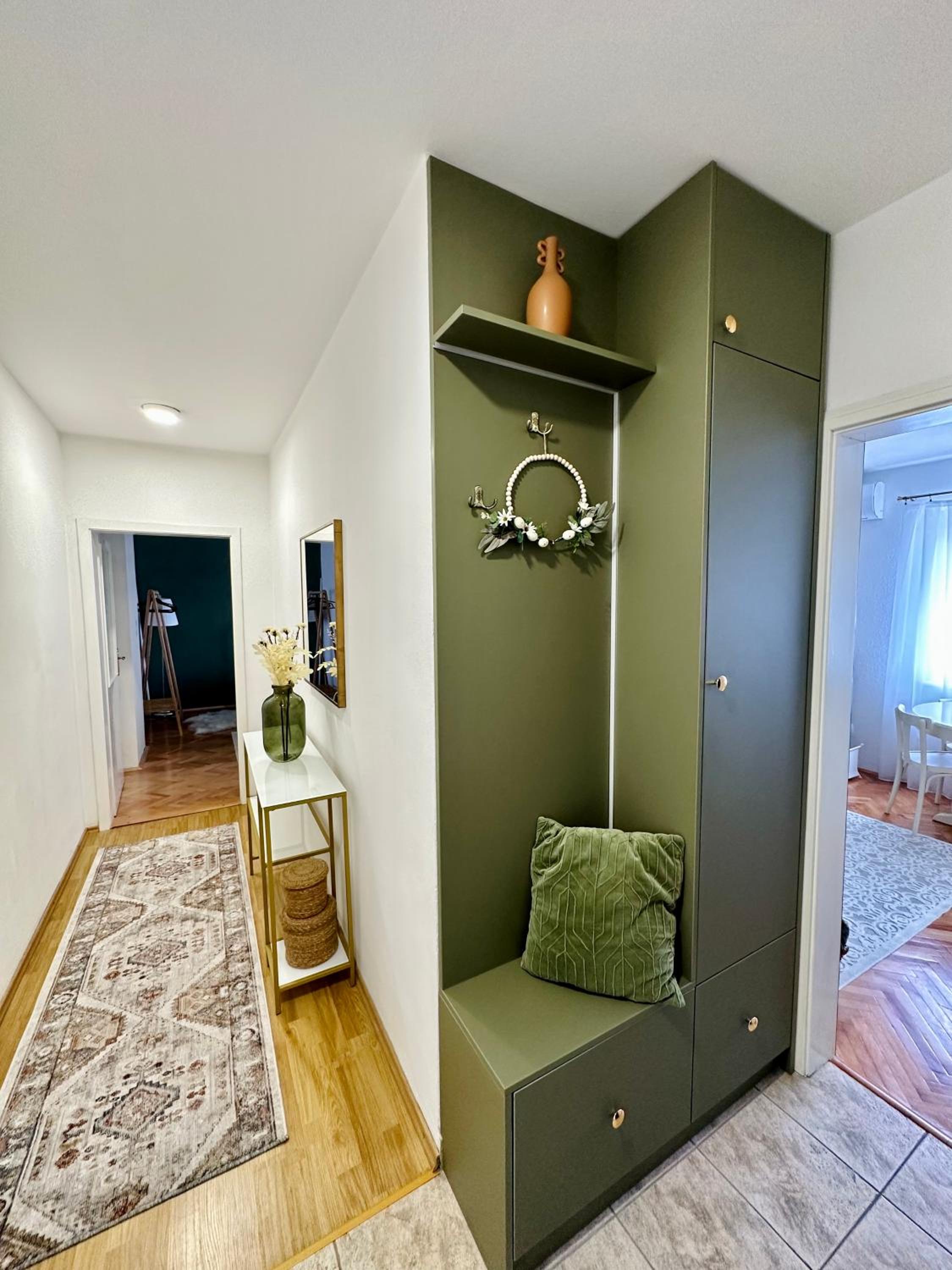 One-Bedroom Apartment photo 2