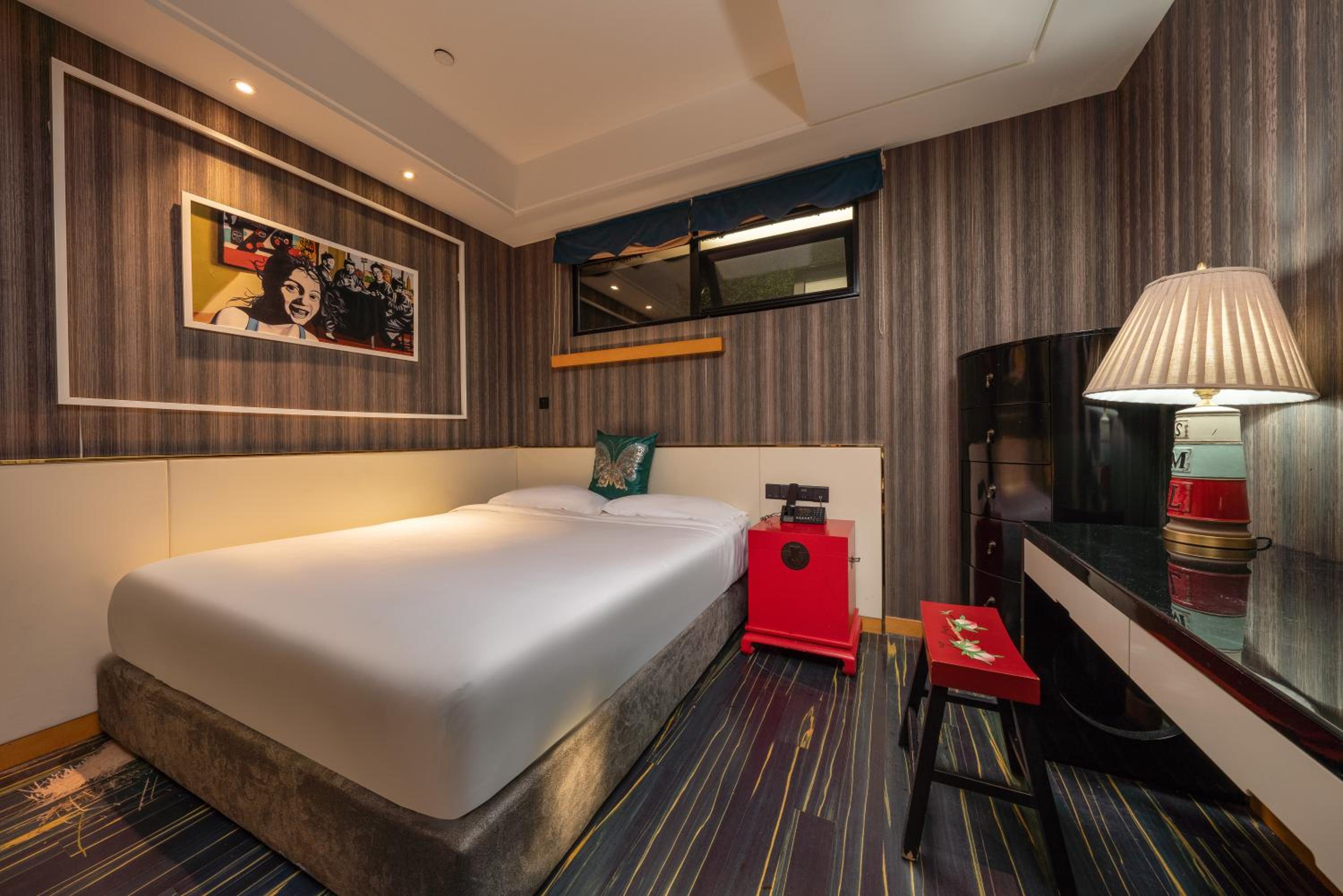 Deluxe Queen Room