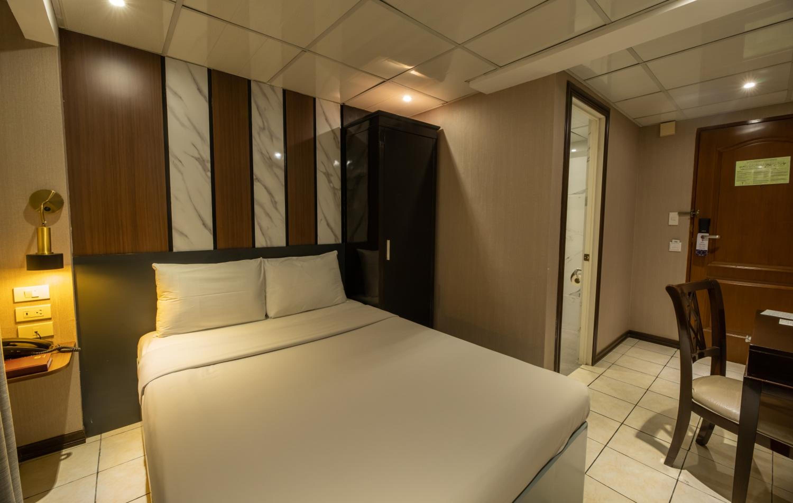 Small Double Room photo 2