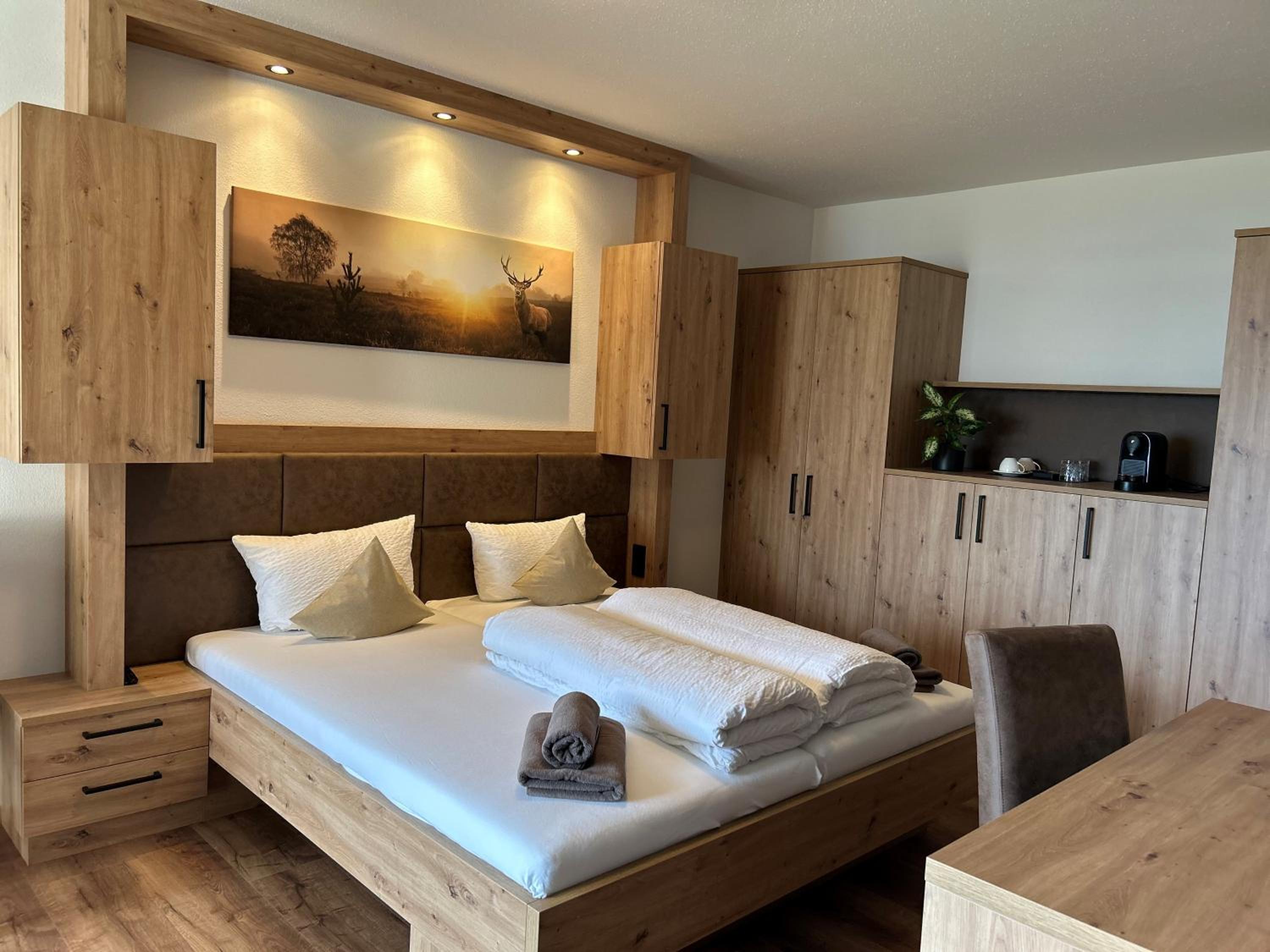 Deluxe Double Room with Balcony photo 3