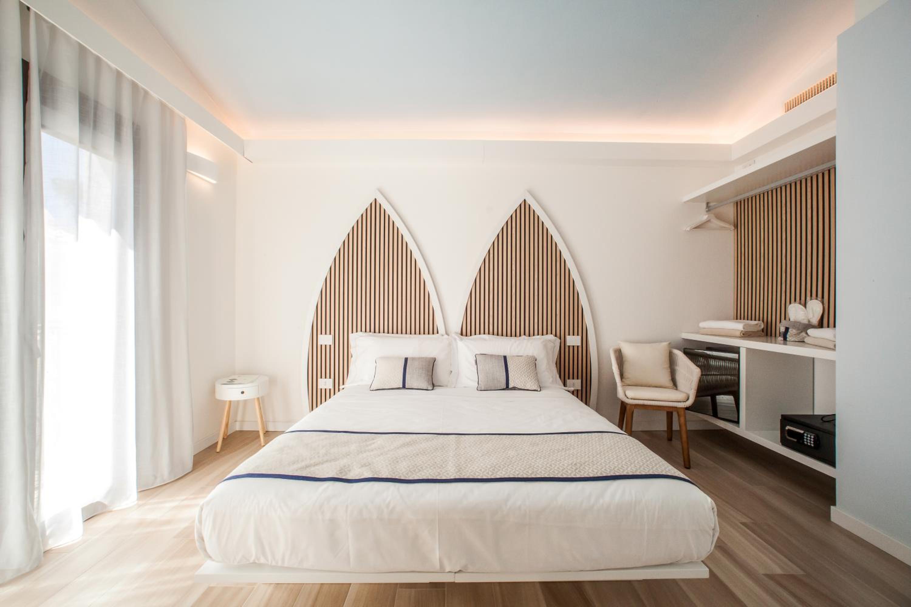 Deluxe Double Room with Sea View - Photo 1