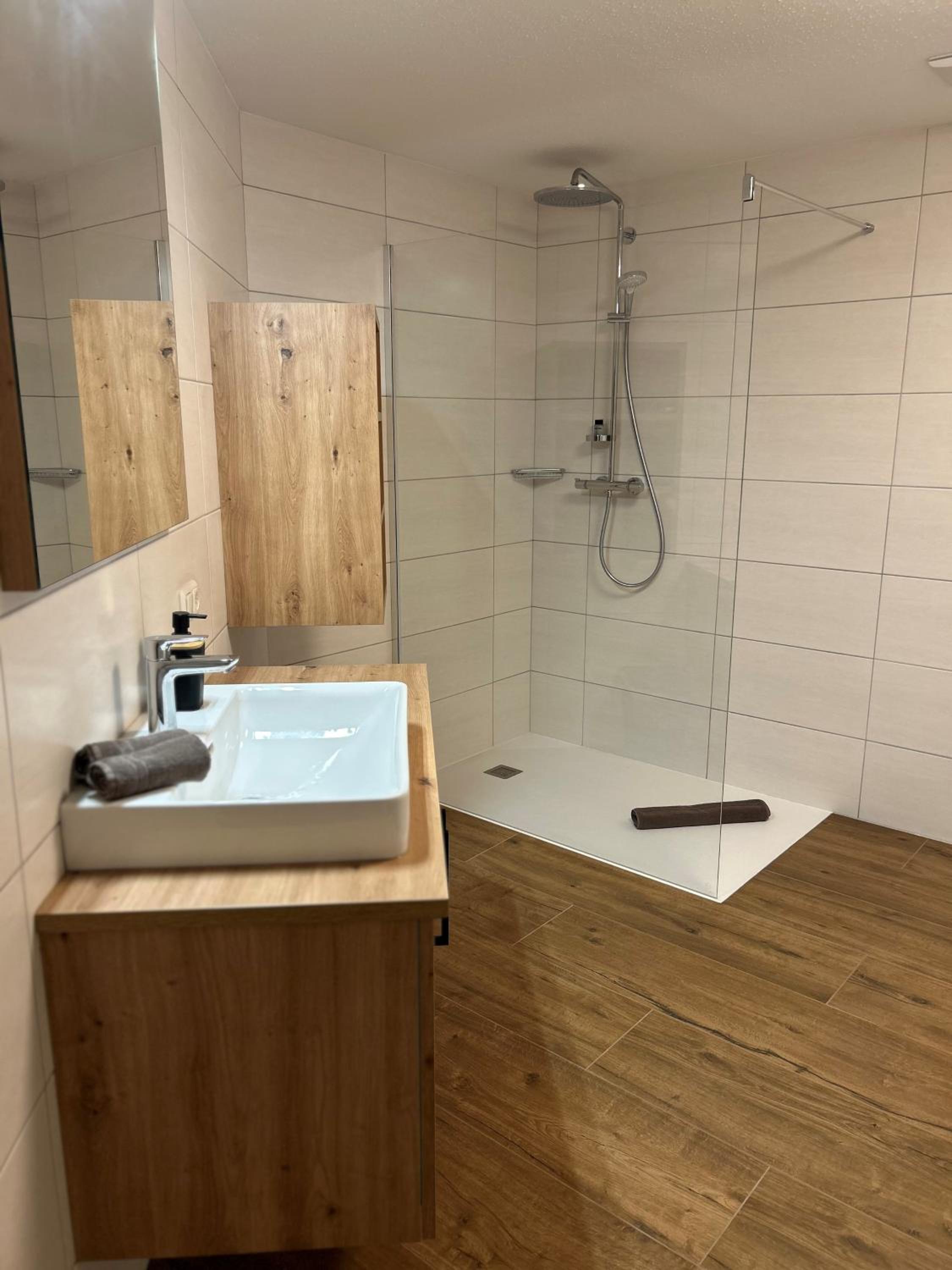 Deluxe Suite with Spa Bath photo 2