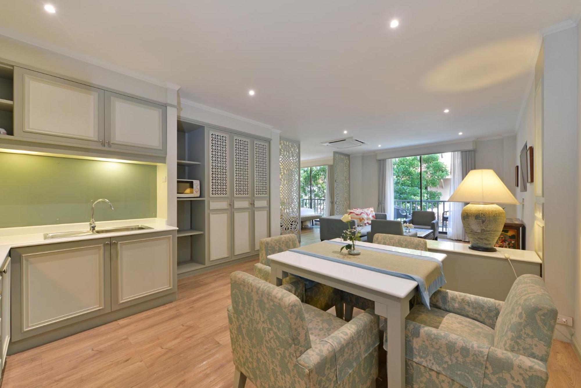 Deluxe Junior Suite - Photo 2