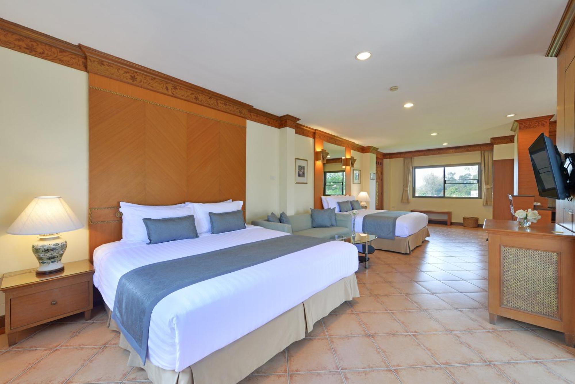 Deluxe Junior Suite - Photo 9
