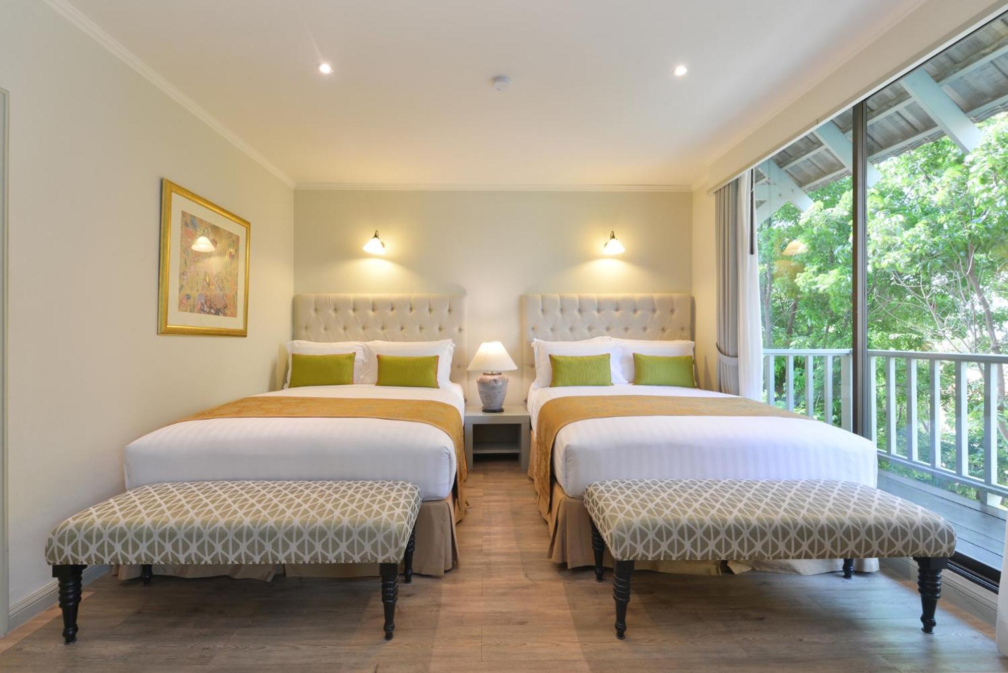 Deluxe Junior Suite - Photo 10