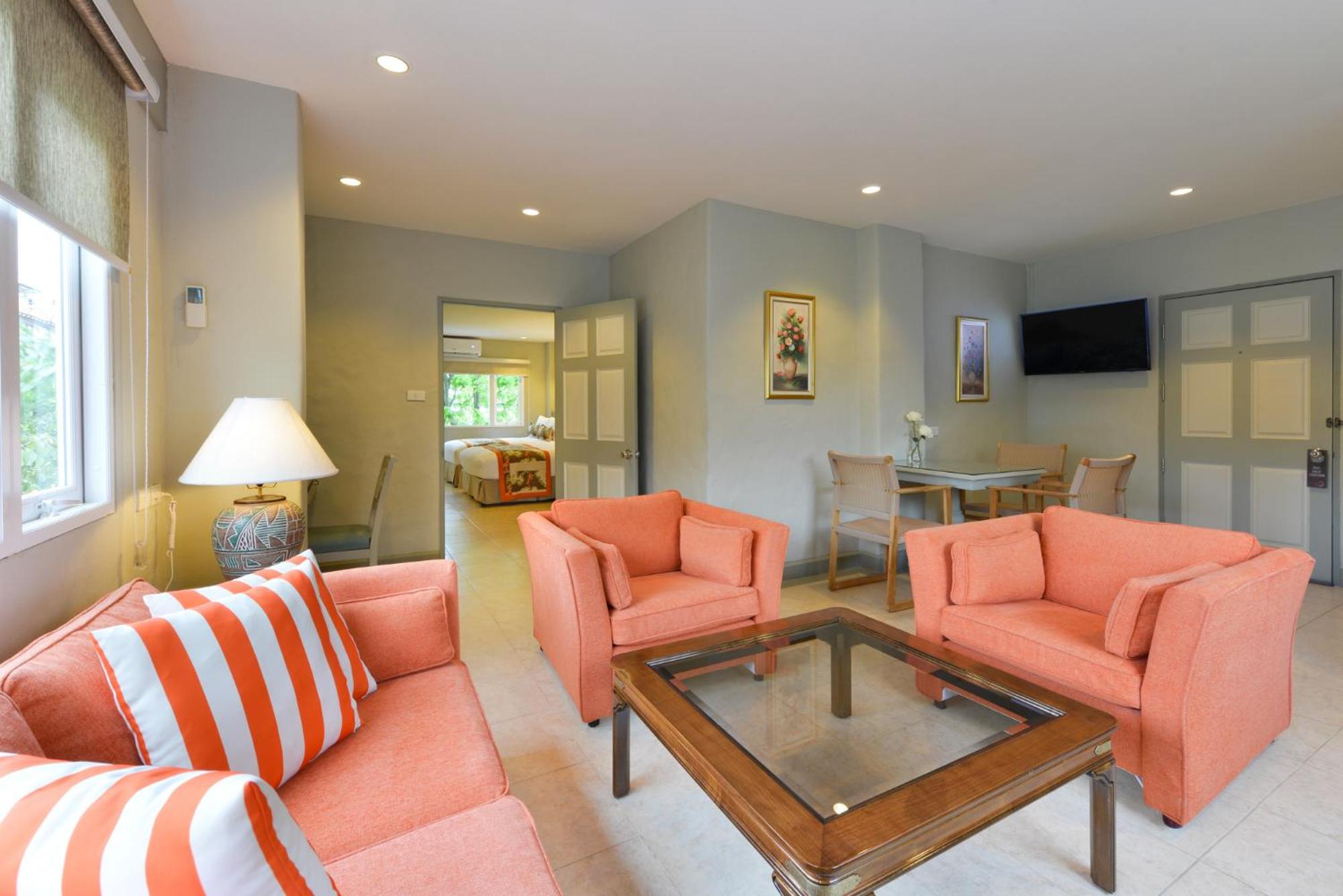 Como Luxury Suite (Pet Friendly) - Photo 5