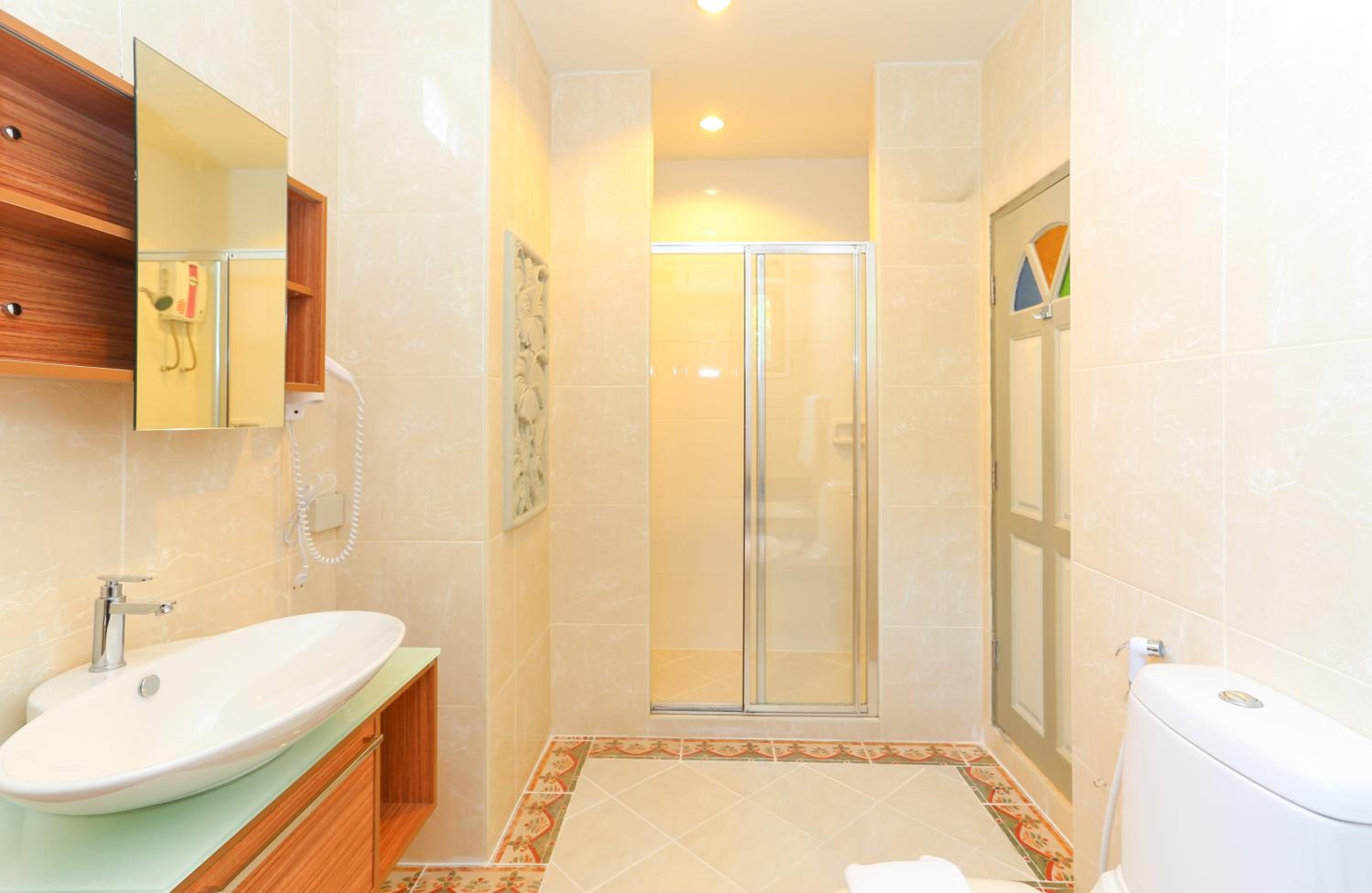 Como Luxury Suite (Pet Friendly) - Photo 6