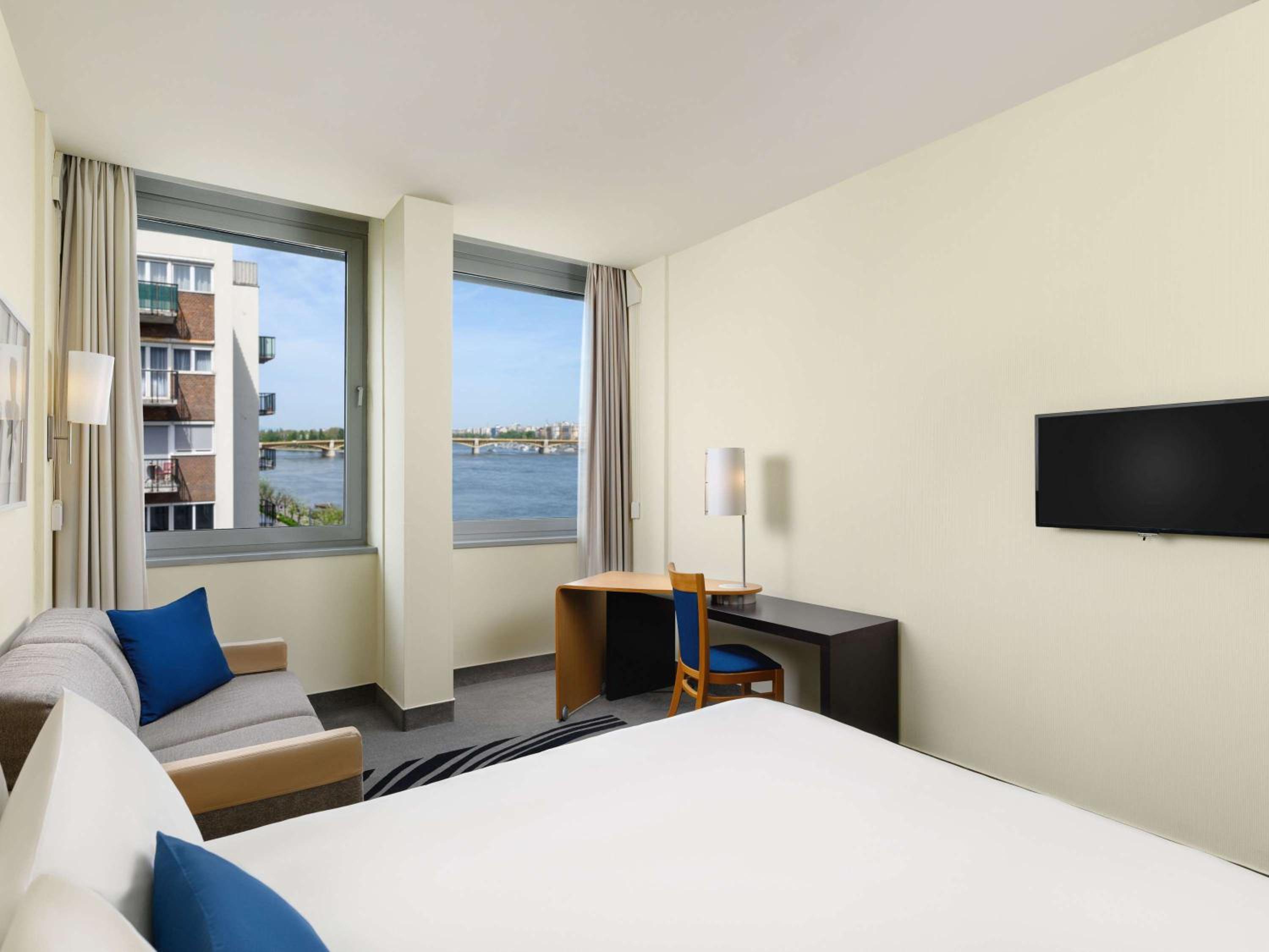 Executive Room with view to the Margaret Bridge