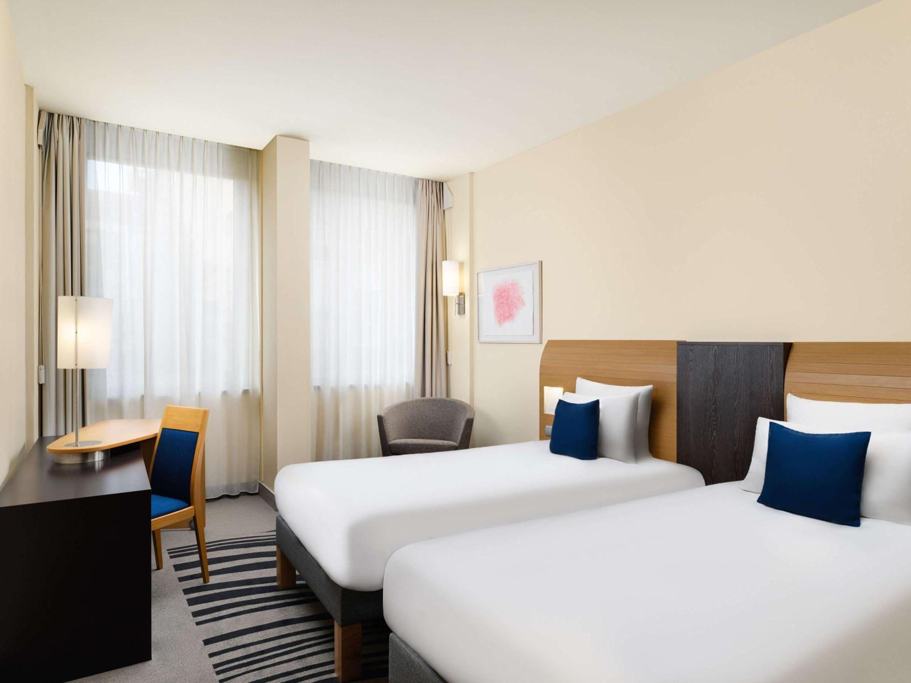 Superior Twin Room thumbnail 6