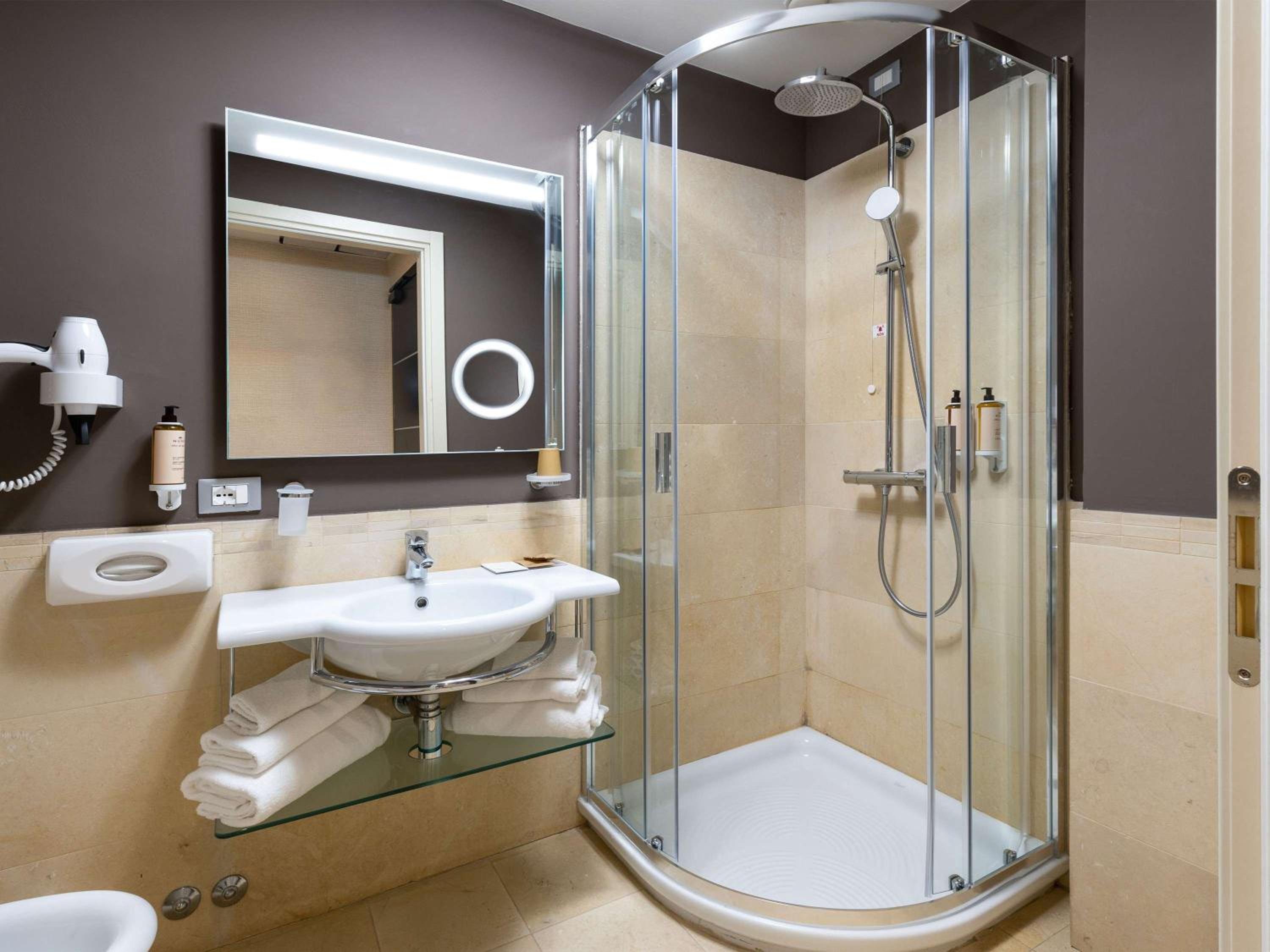Classic Twin Room with Terrace - Photo 9