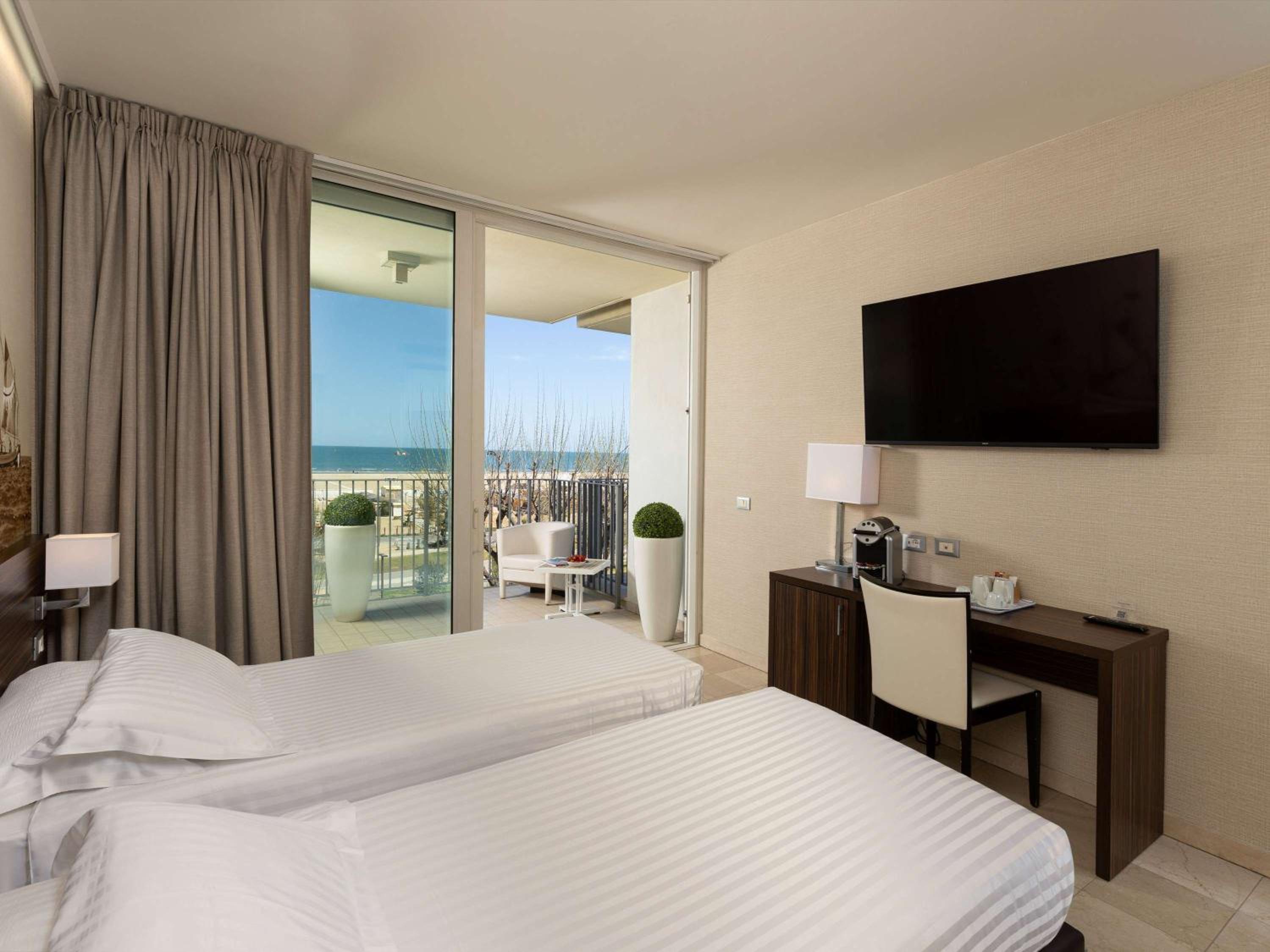 Privilege Twin Room with Balcony and Sea View - Photo 1