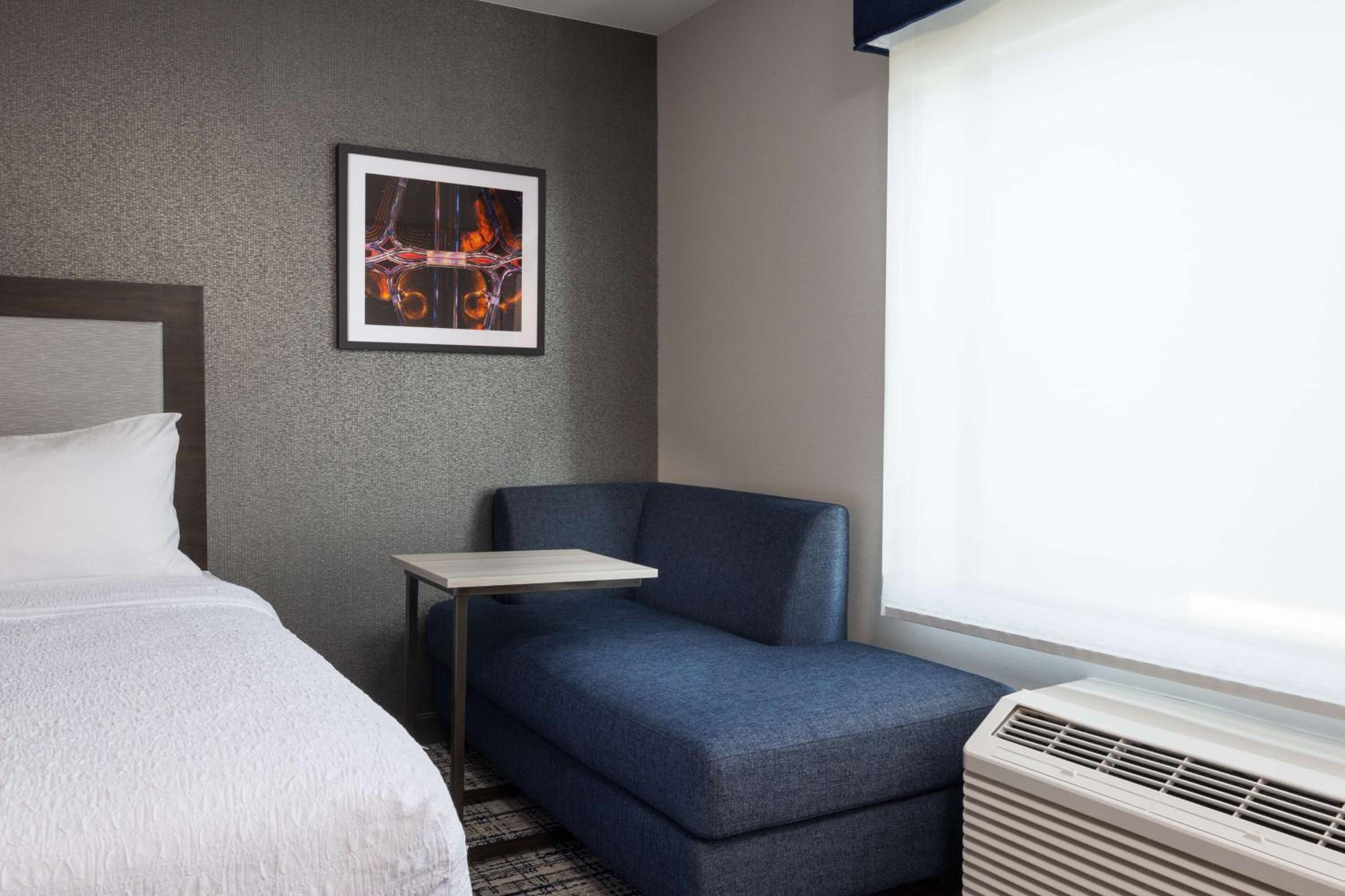 Queen Room with Two Queen Beds - Mobility Access/Non-Smoking - Photo 1