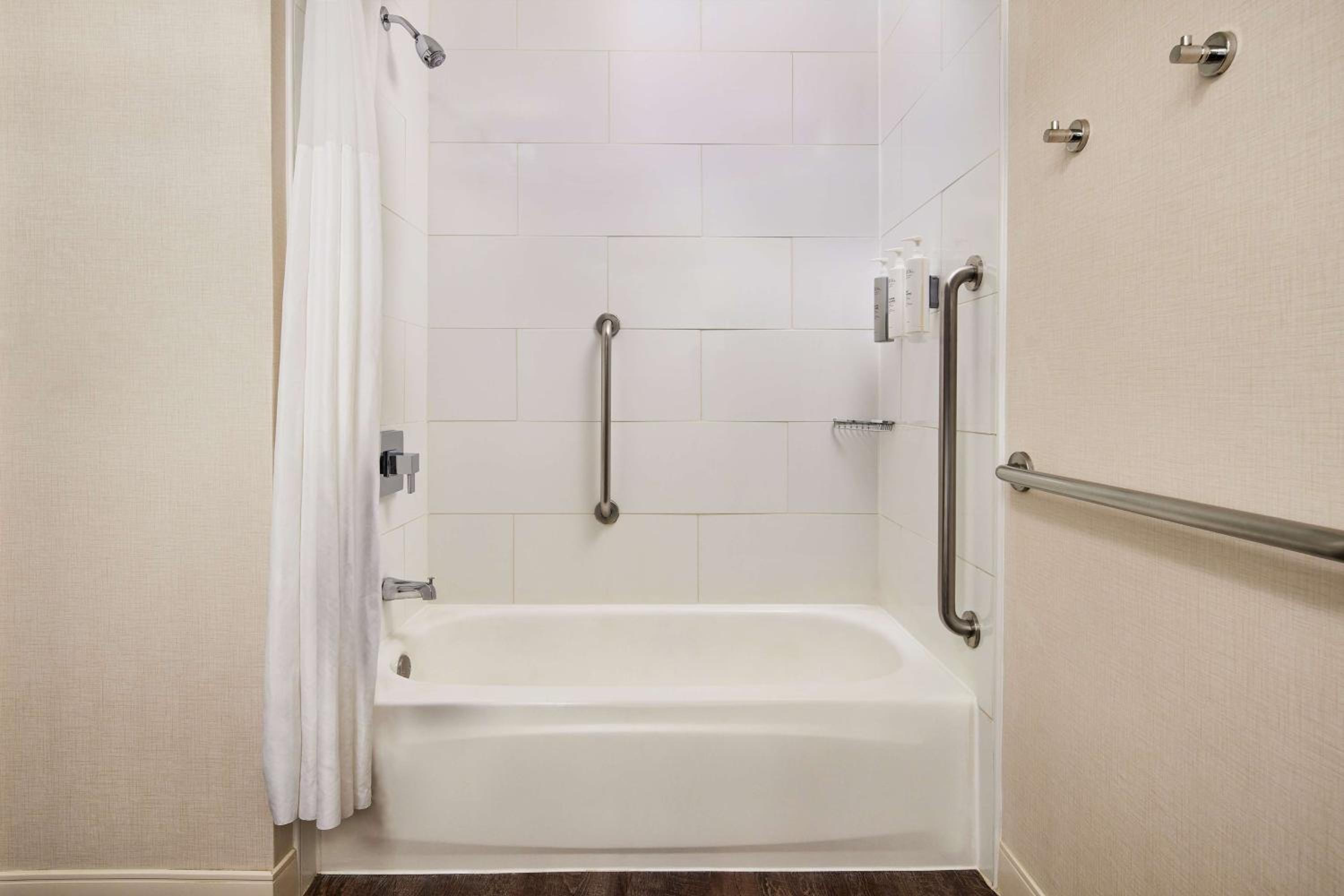 King Room - Mobility Access/Non-Smoking - Photo 3