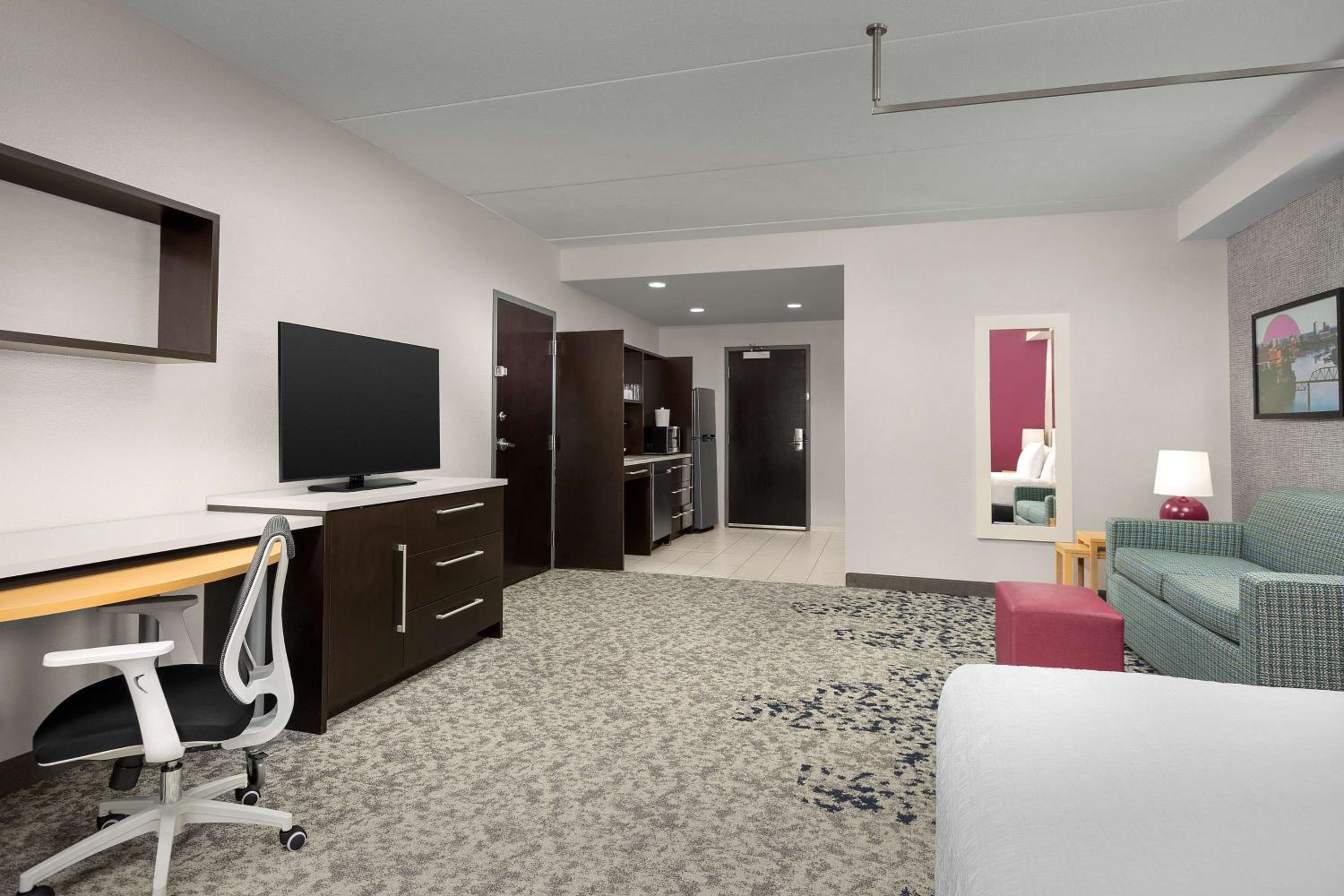 Queen Studio - Mobility and Hearing Access/Non-Smoking, photo 6