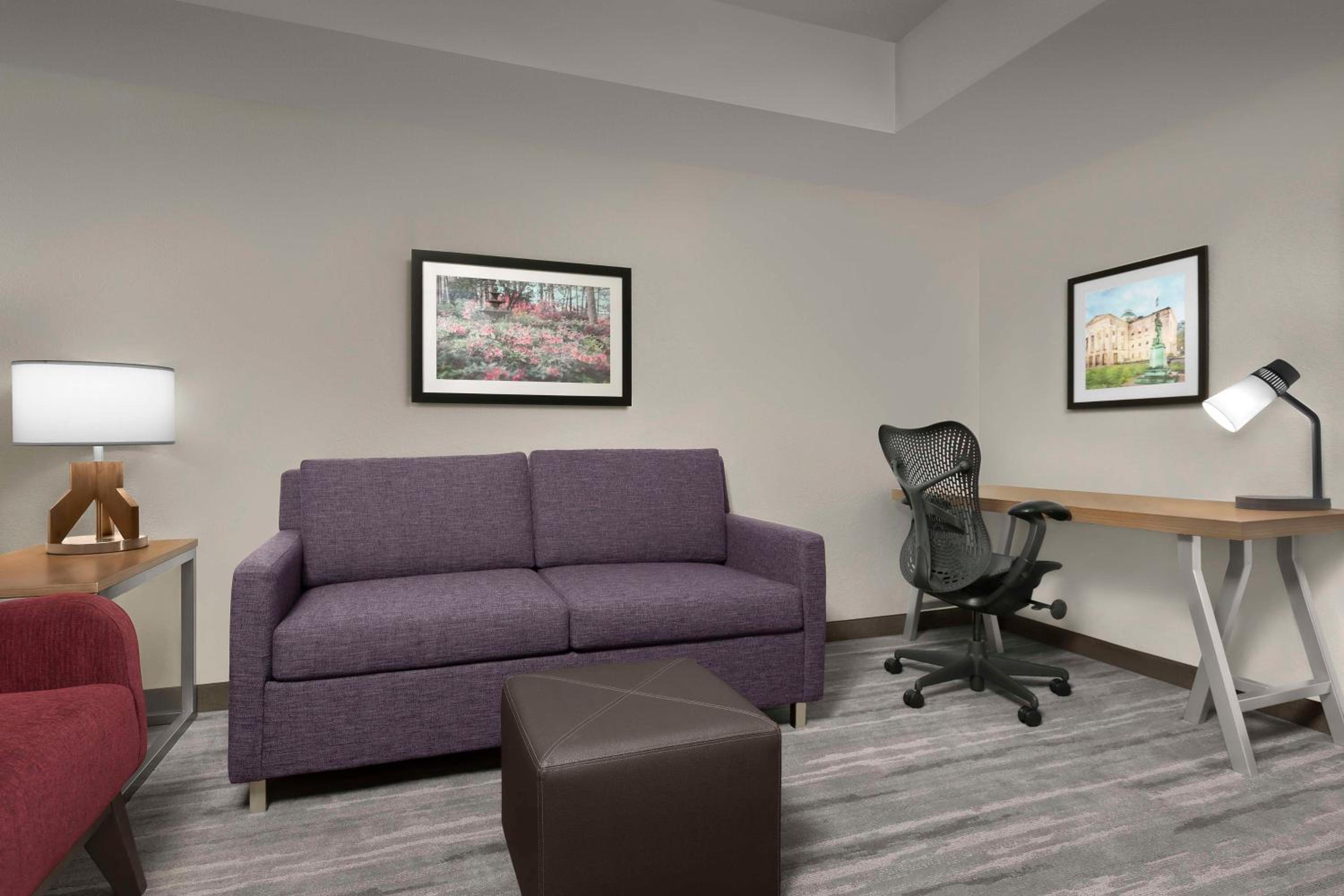 Junior King Suite with Seating Area - Photo 2