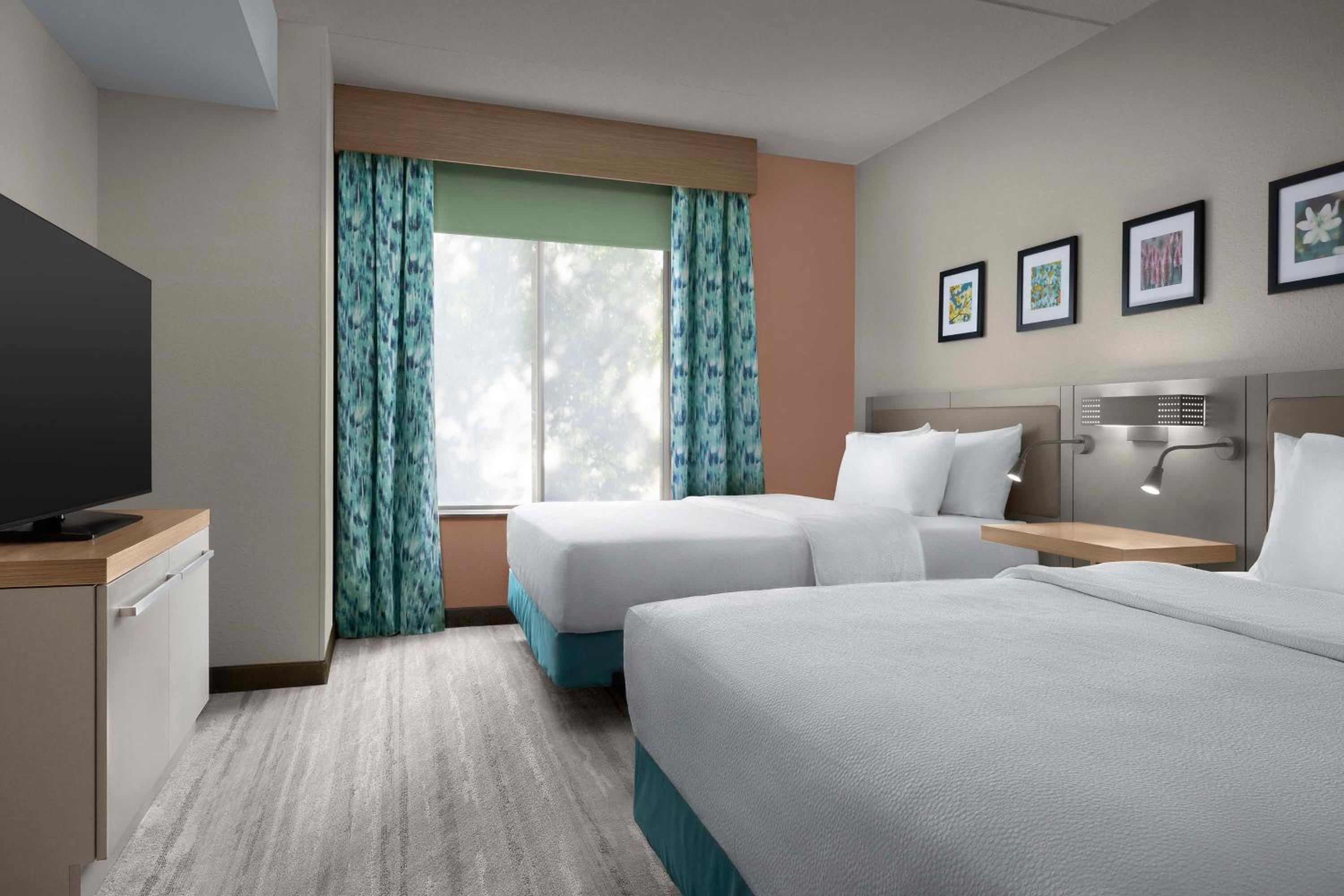 Junior Suite with Two Queen Beds - Photo 3
